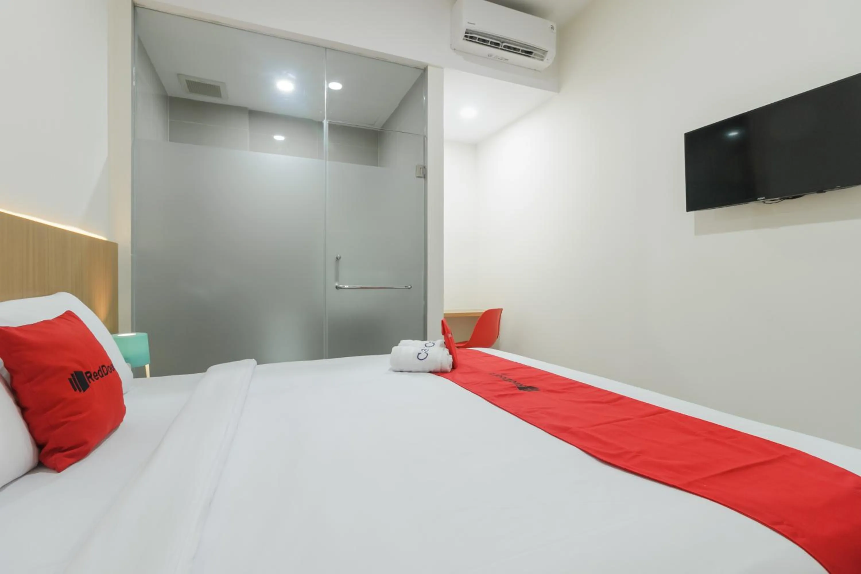 Bed in RedDoorz near Mall SKA Pekanbaru