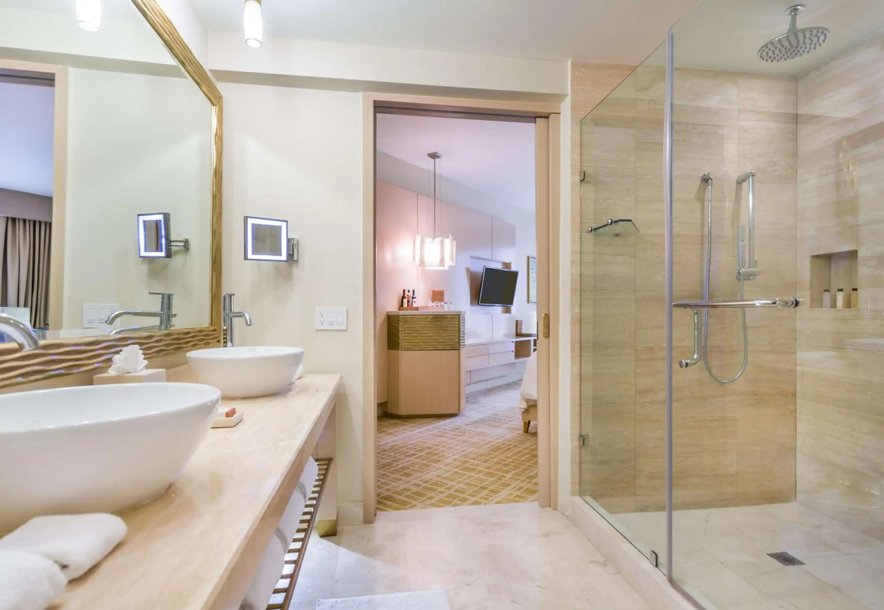 Deluxe King Room with City View in Waldorf Astoria Panama Deluxe King Room with City View in Waldorf Astoria Panama