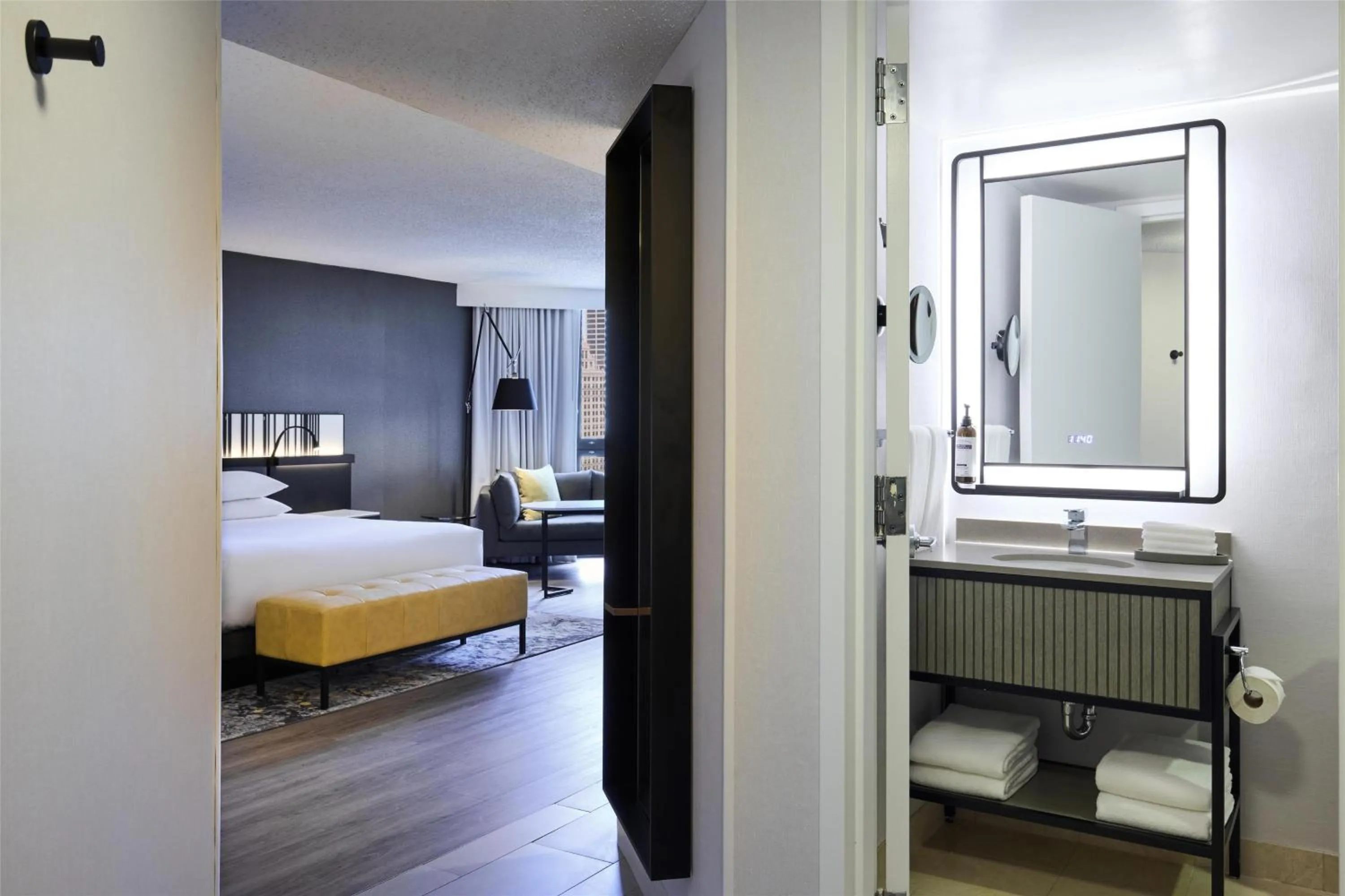 Photo of the whole room, Bed in Hyatt Regency Chicago