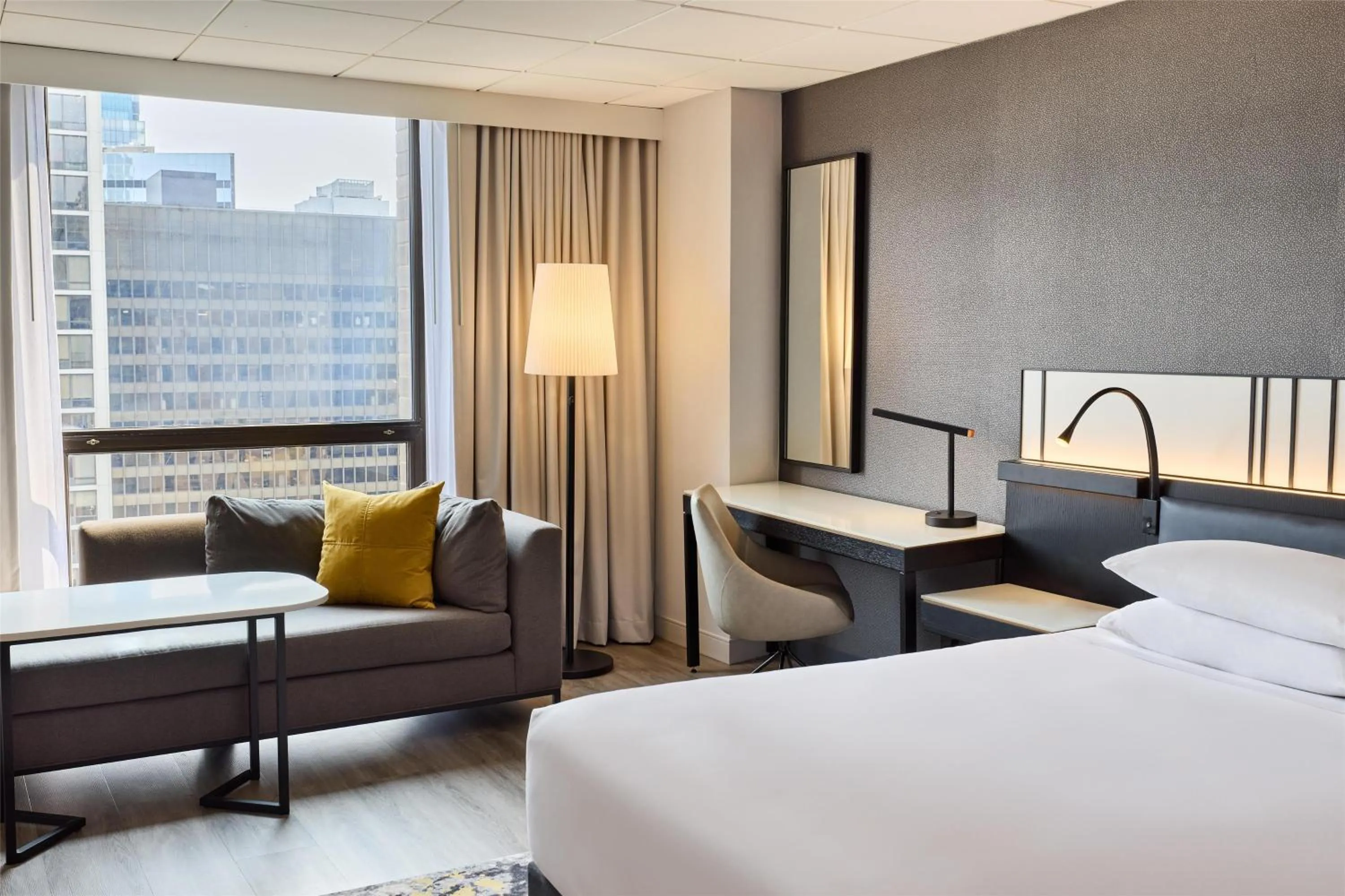 Bedroom, Bed in Hyatt Regency Chicago