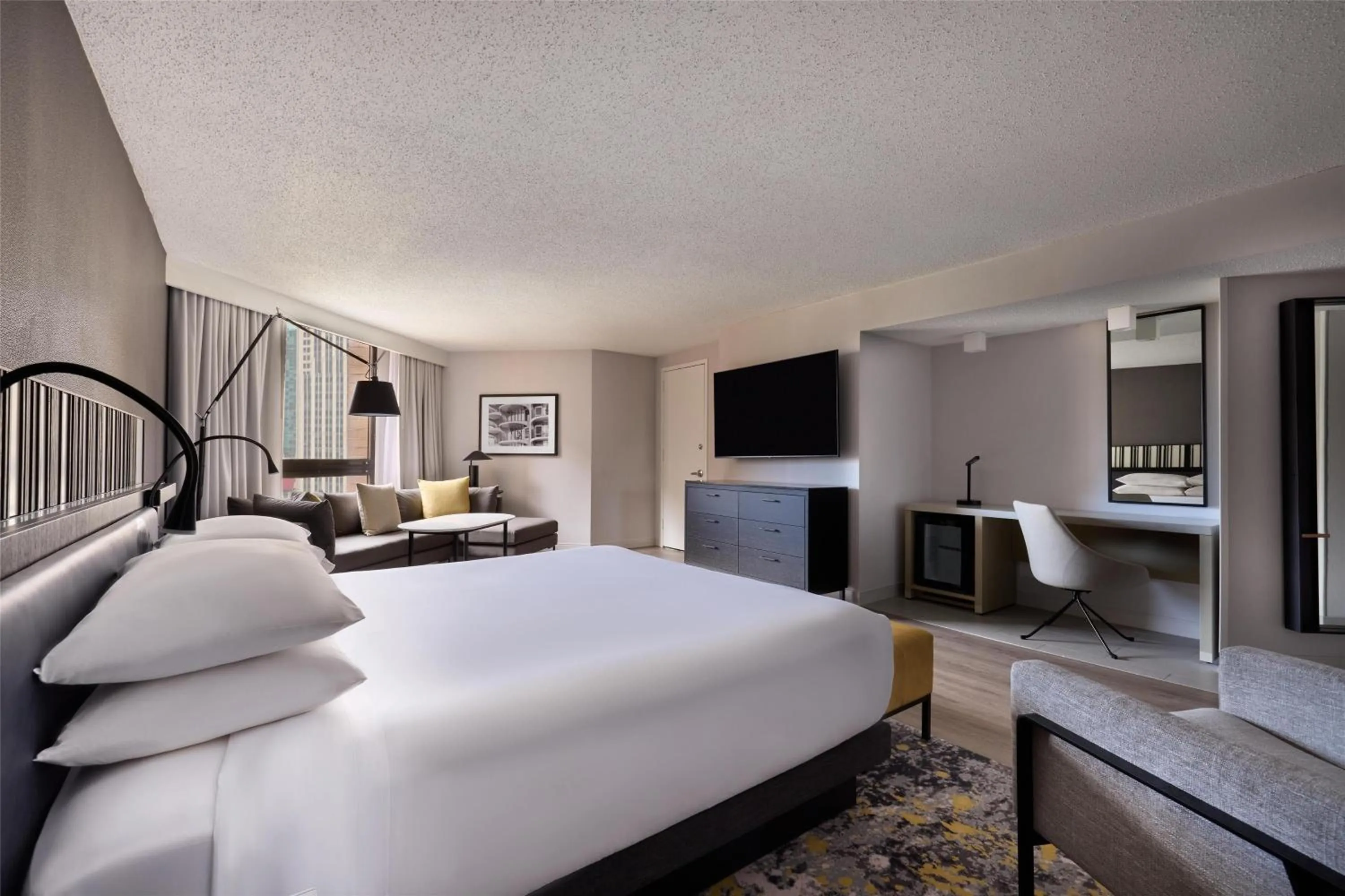 Photo of the whole room, Bed in Hyatt Regency Chicago