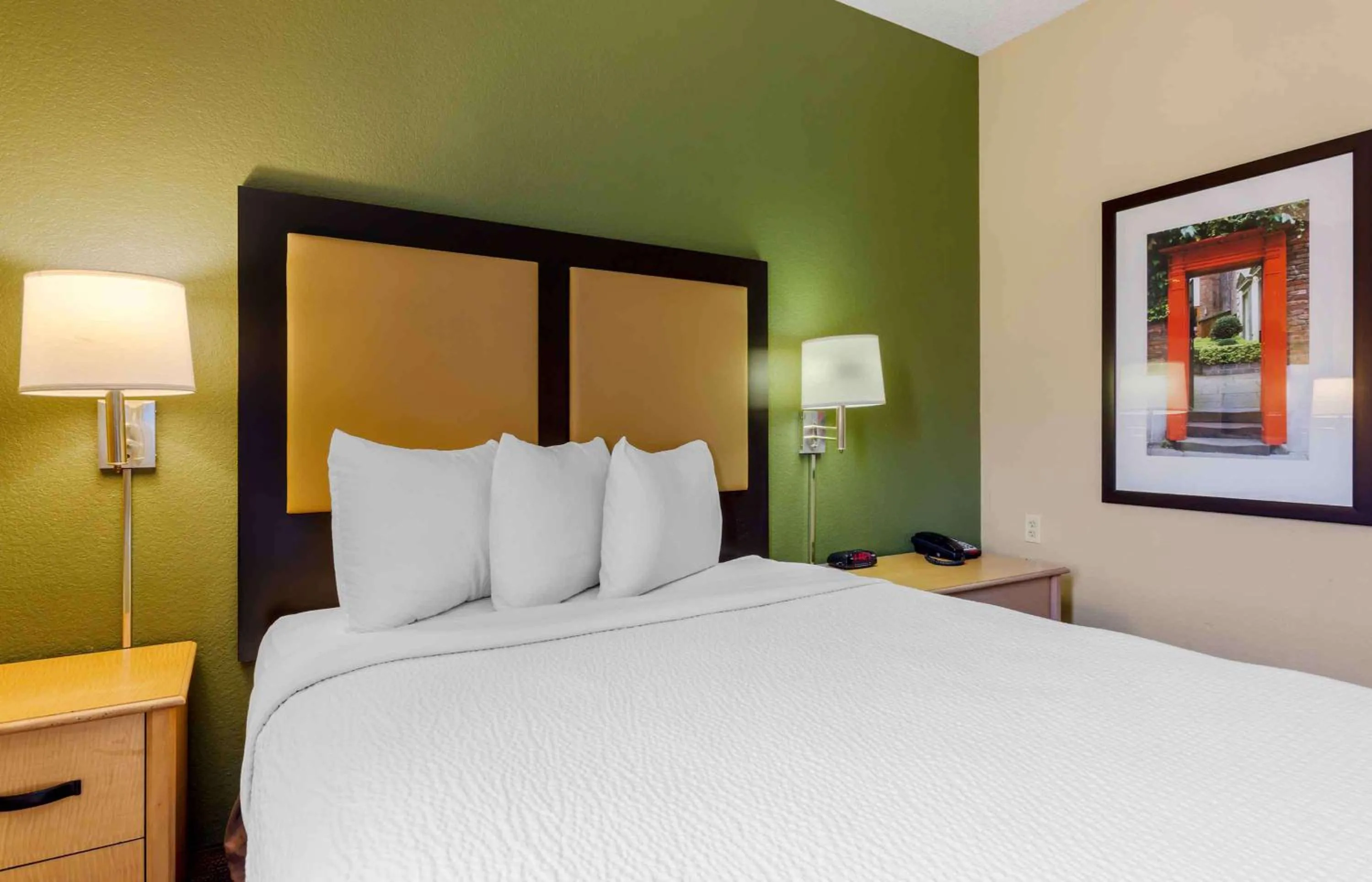 Bedroom, Bed in Extended Stay America Select Suites - Providence - Airport