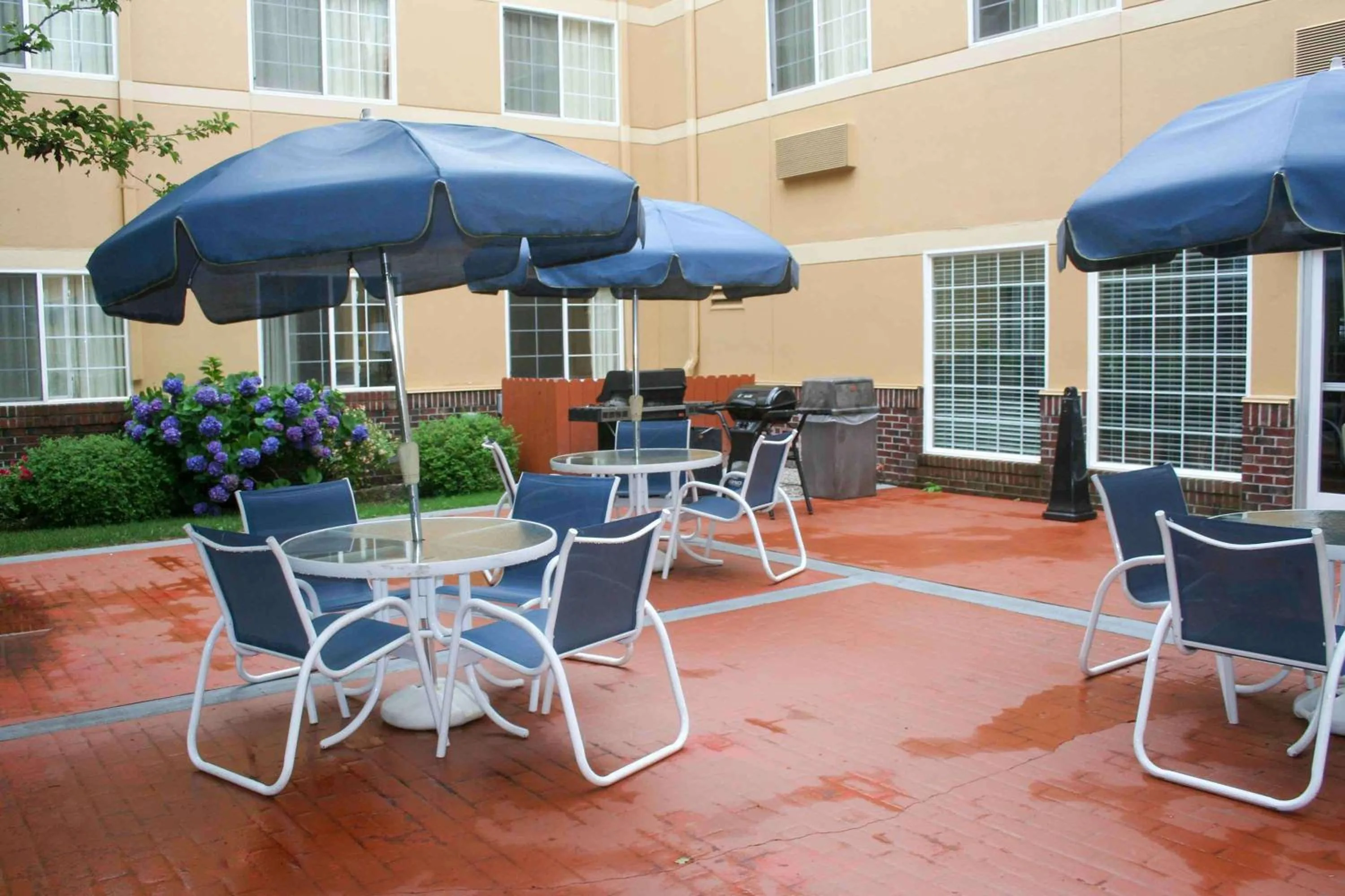 Property building in Extended Stay America Select Suites - Providence - Airport