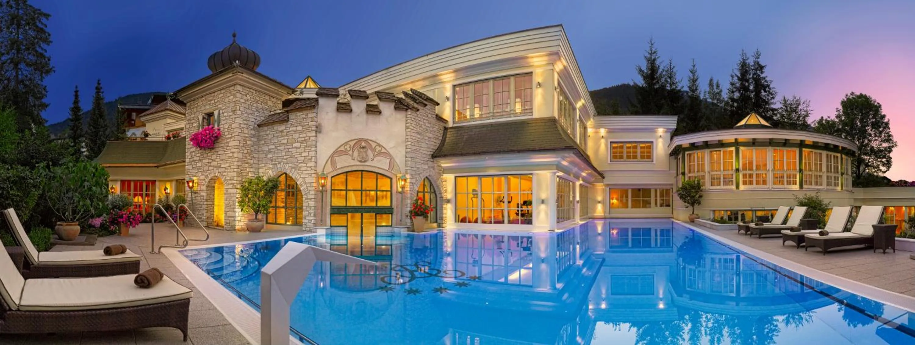 Swimming pool in Salzburgerhof, das 5-Sterne Hotel von Zell am See