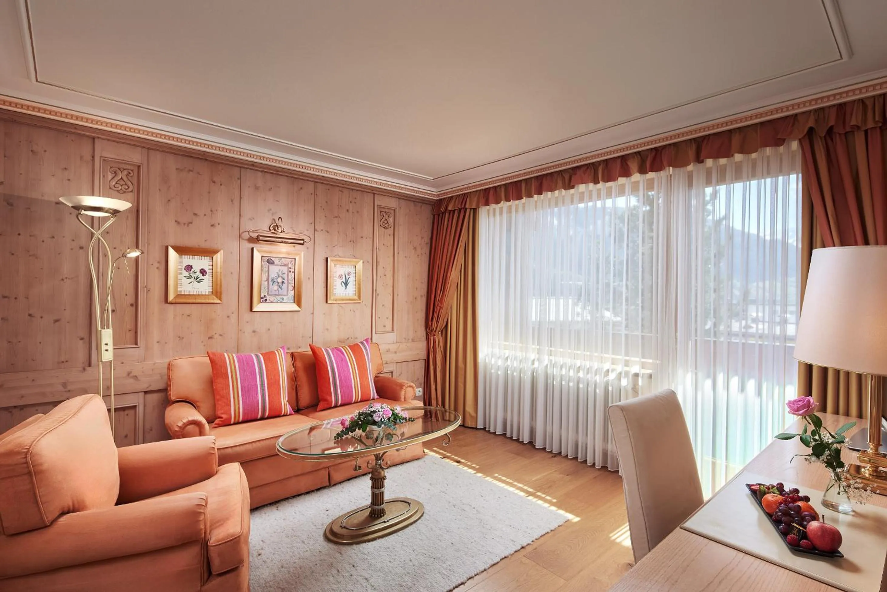 Living room in Salzburgerhof, das 5-Sterne Hotel von Zell am See