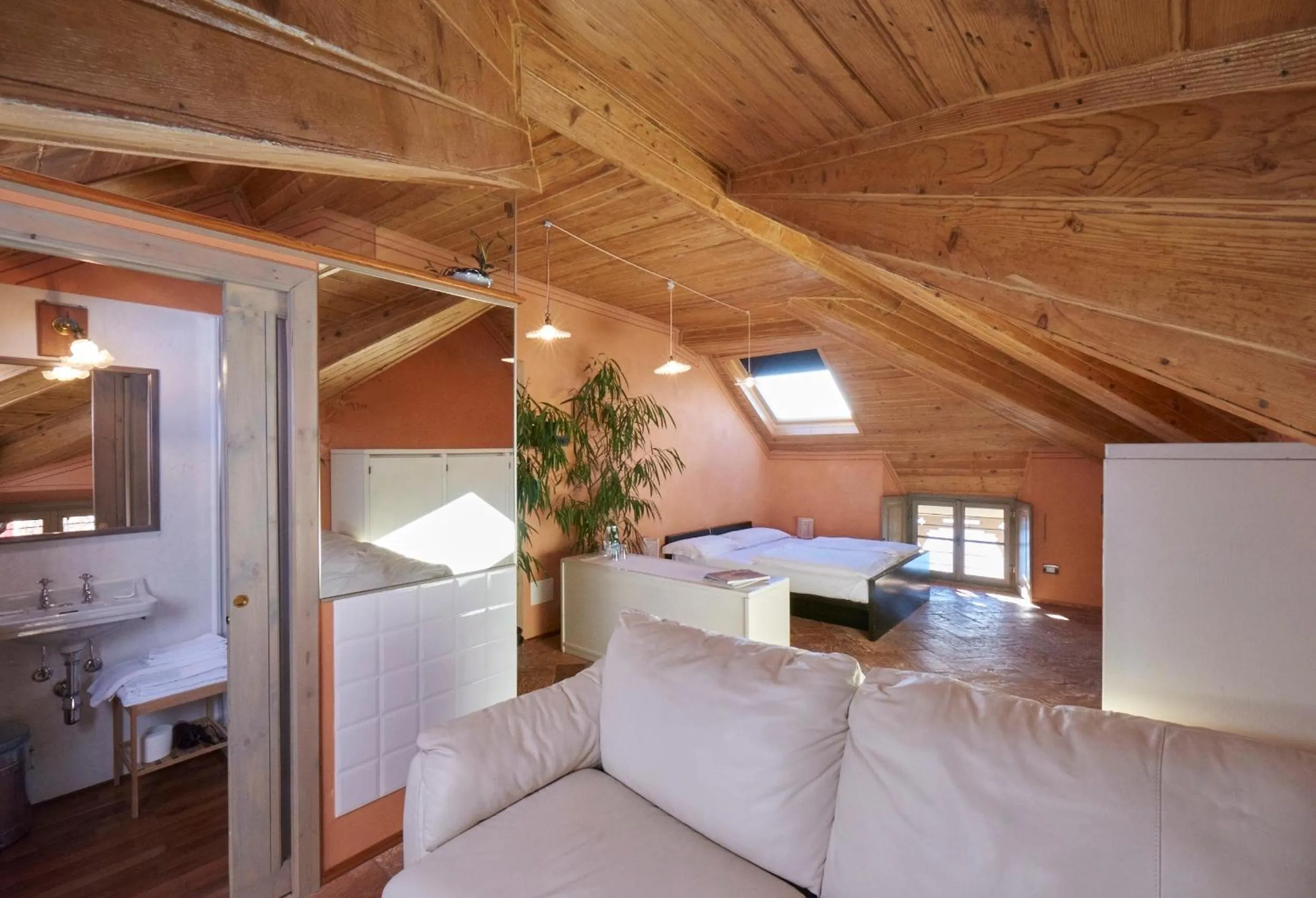 Photo of the whole room, Bed in Bellavista Boutique Hotel