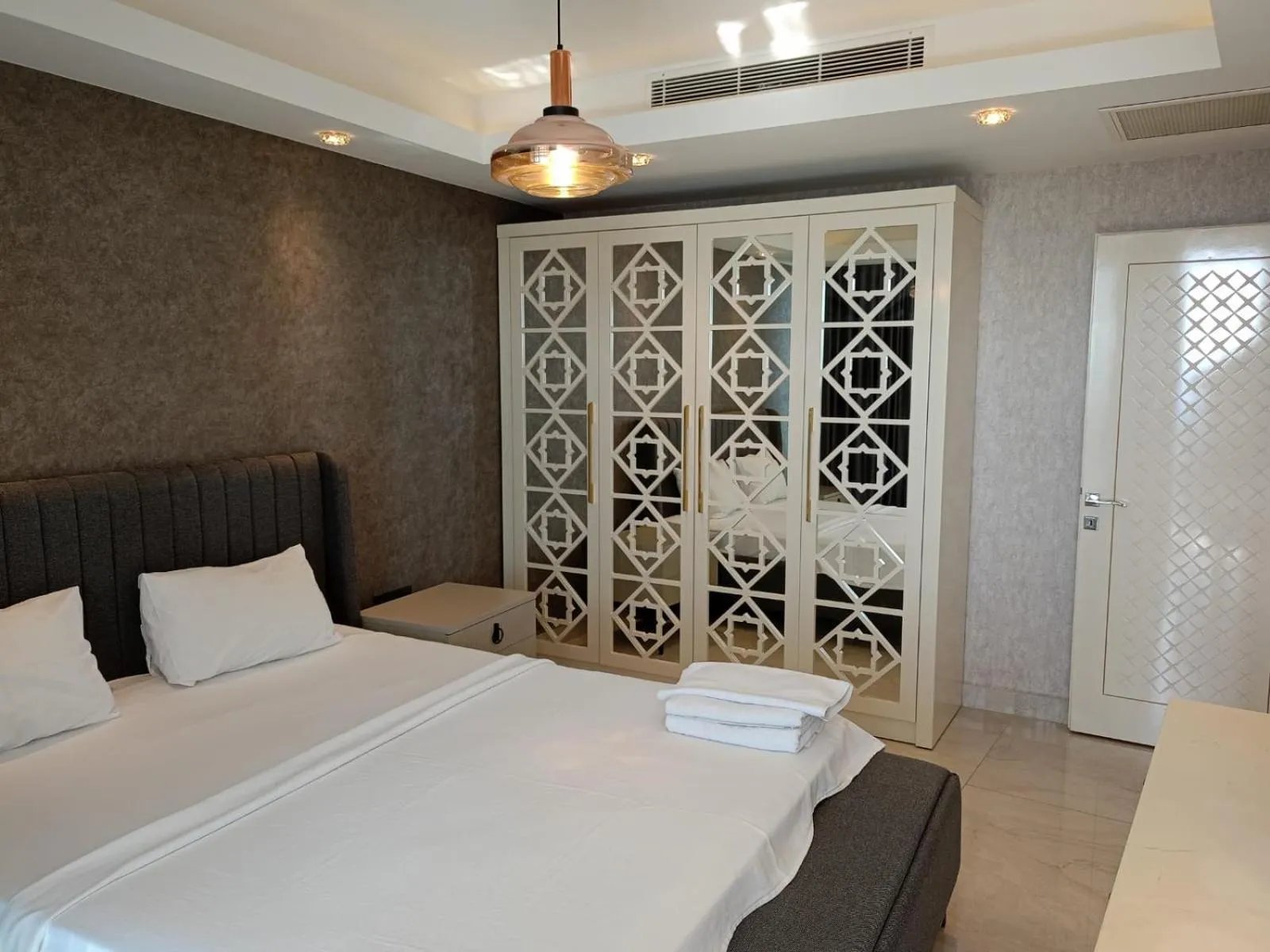 Bed in Elite Luxury Suite & Spa