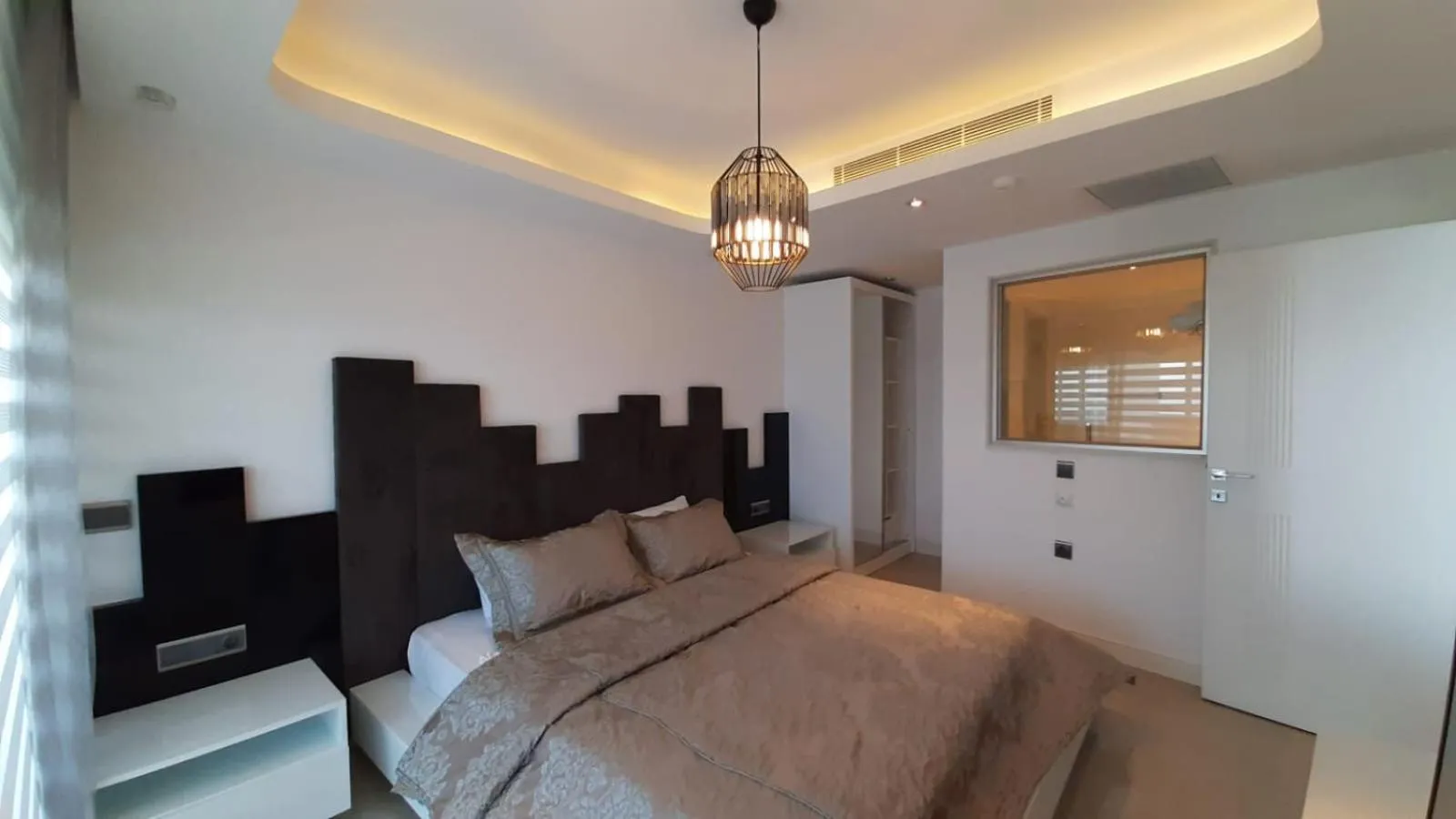 Bed in Elite Luxury Suite & Spa