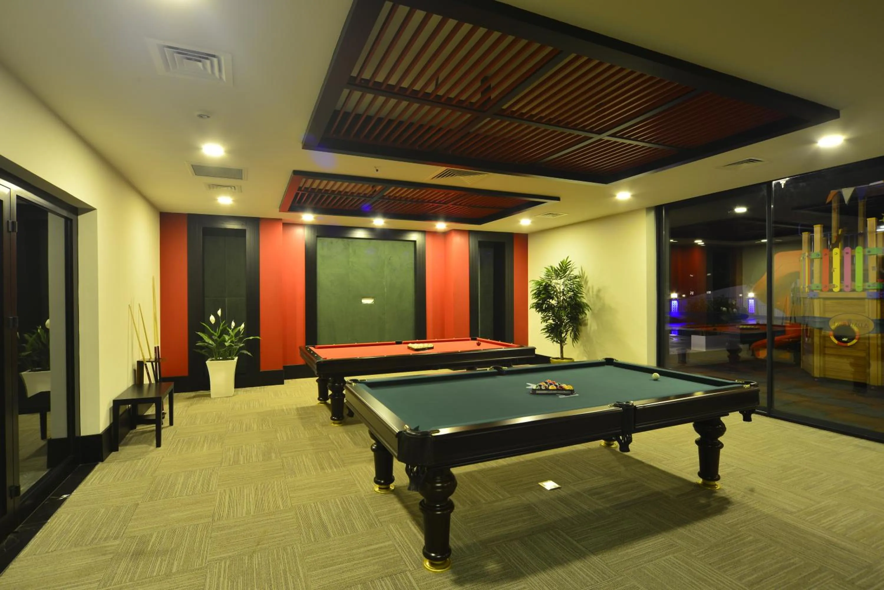 Billiard in Elite Luxury Suite & Spa