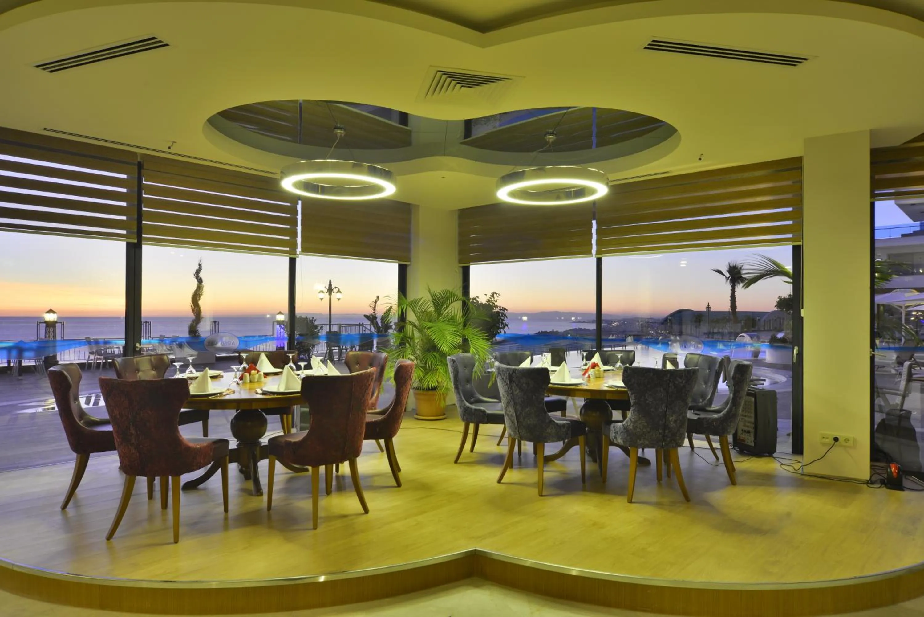 Restaurant/places to eat in Elite Luxury Suite & Spa