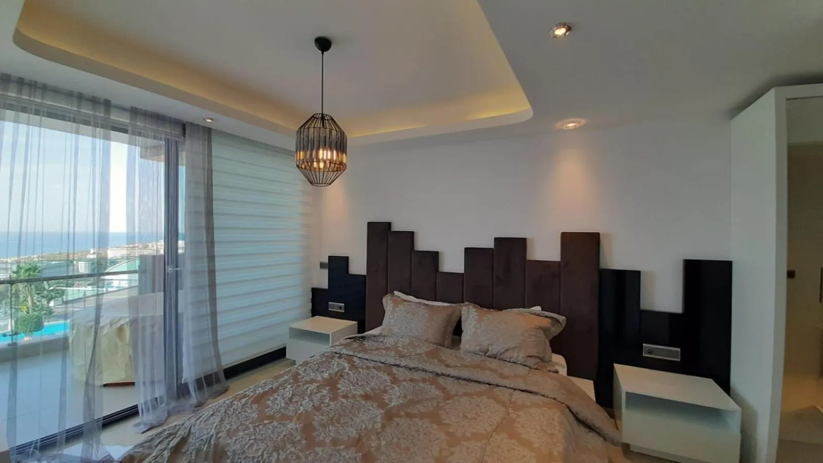 Bed in Elite Luxury Suite & Spa