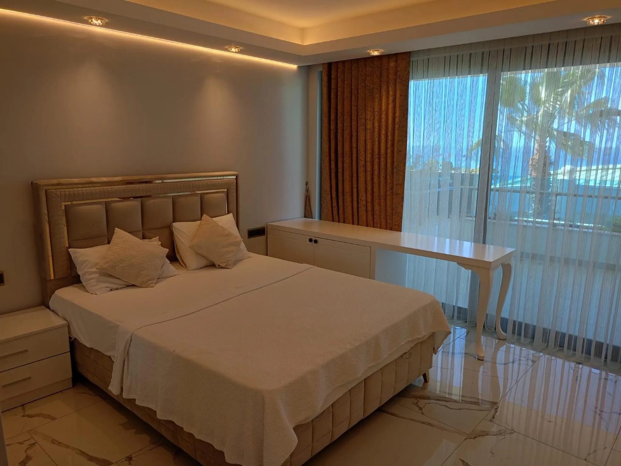 Bed in Elite Luxury Suite & Spa