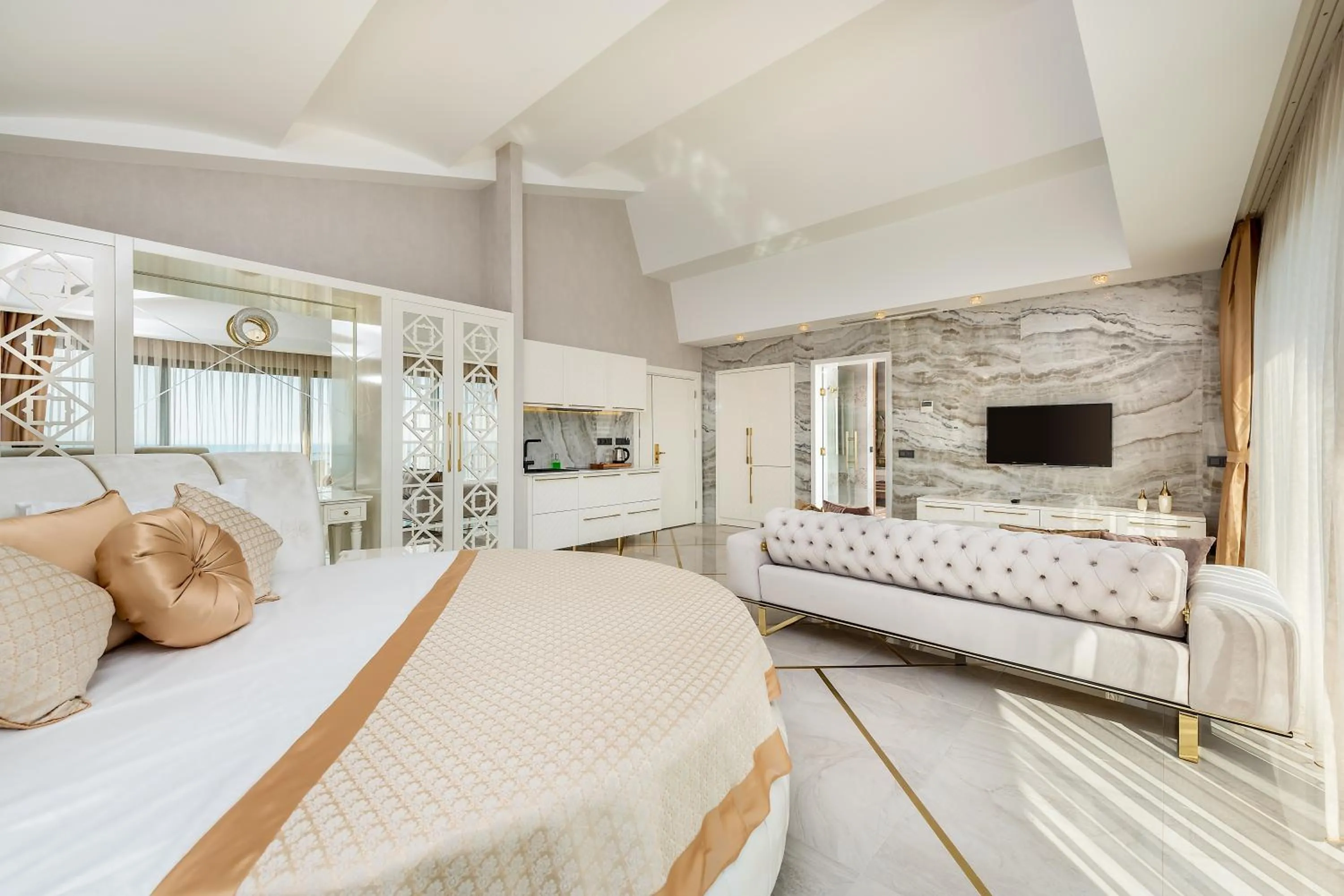 Bedroom, Bed in Elite Luxury Suite & Spa