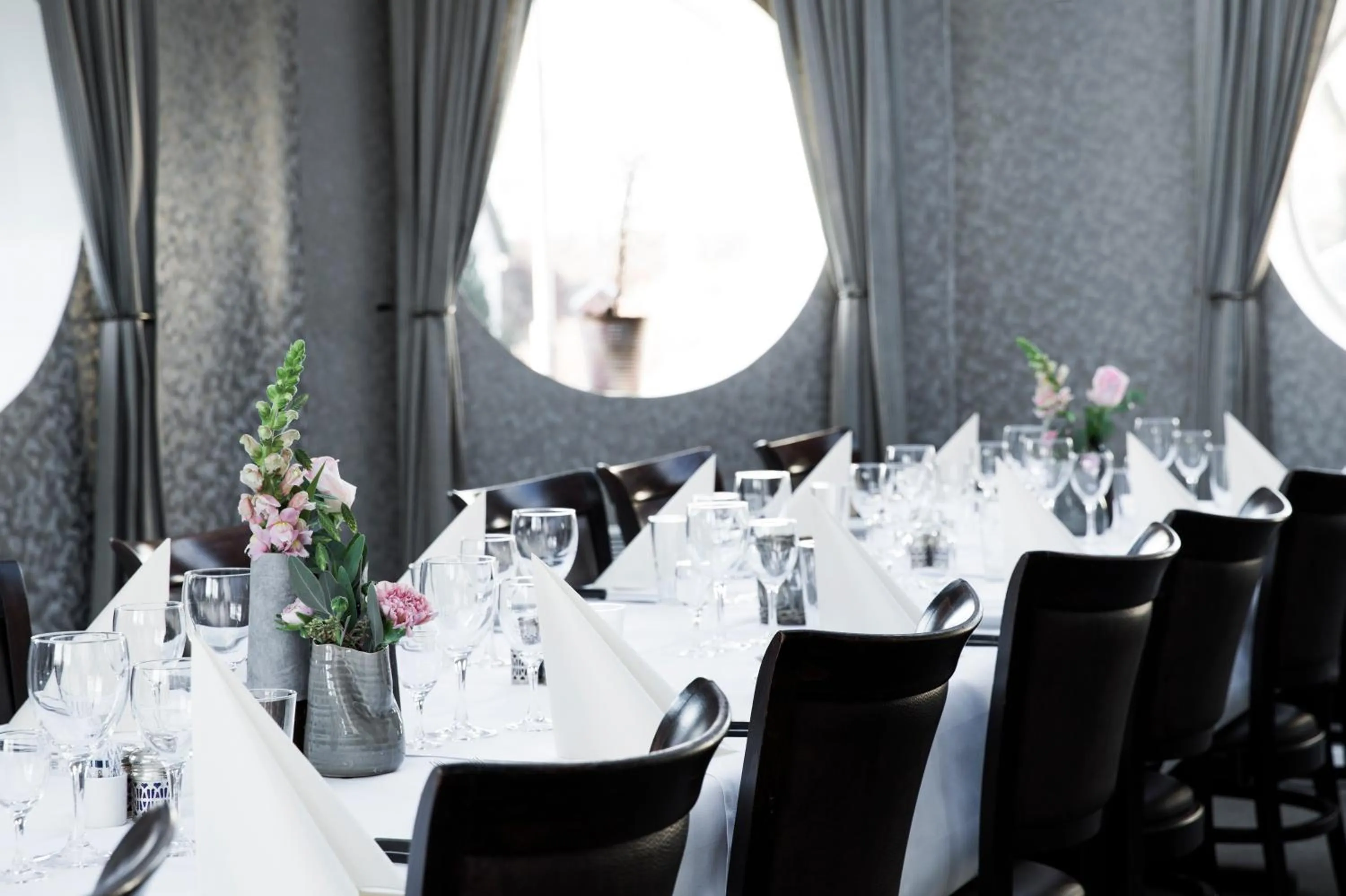 Restaurant/places to eat in Skjalm Hvide Hotel