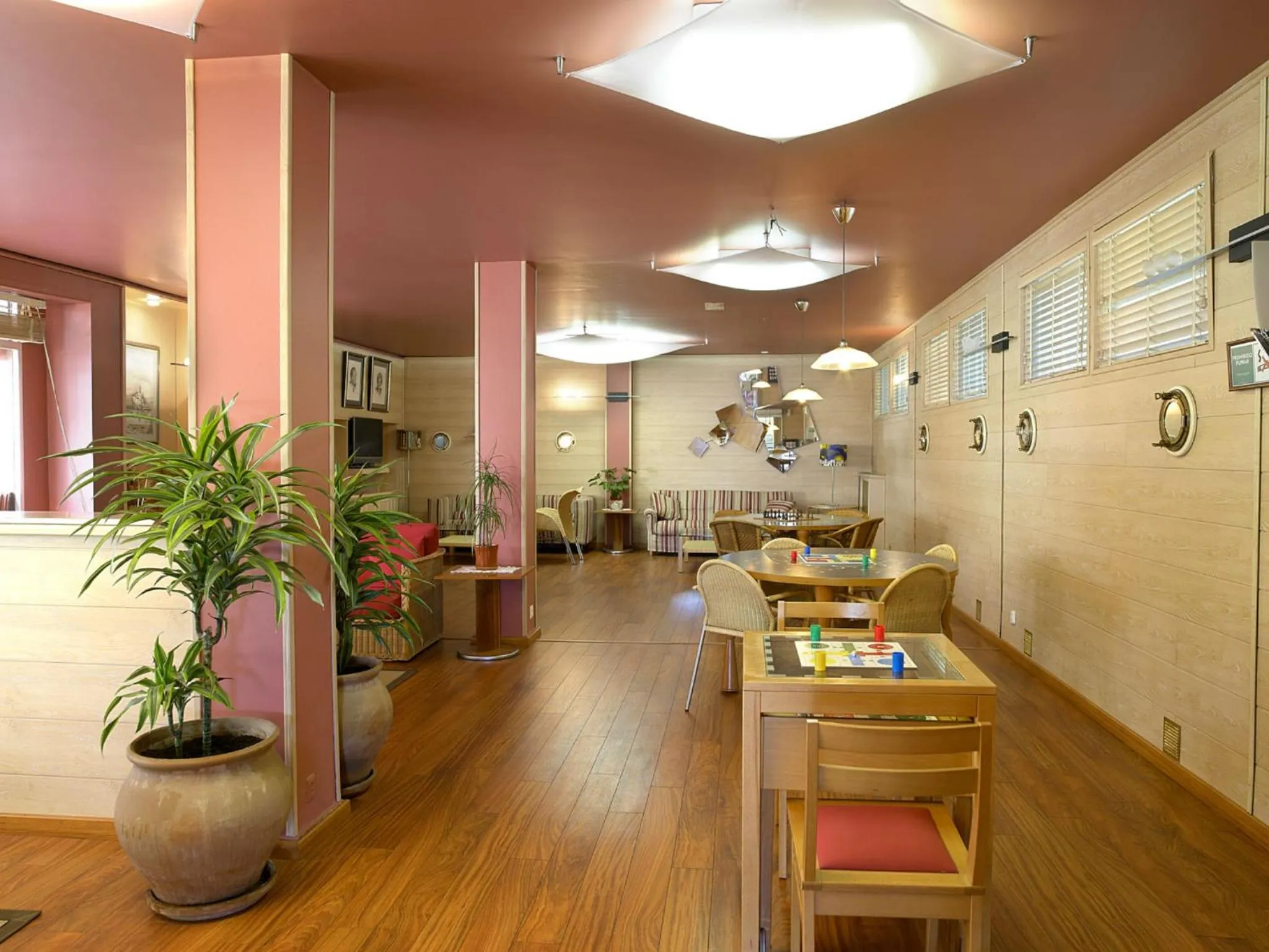 Communal lounge/ TV room in Hotel Kaype - Quintamar