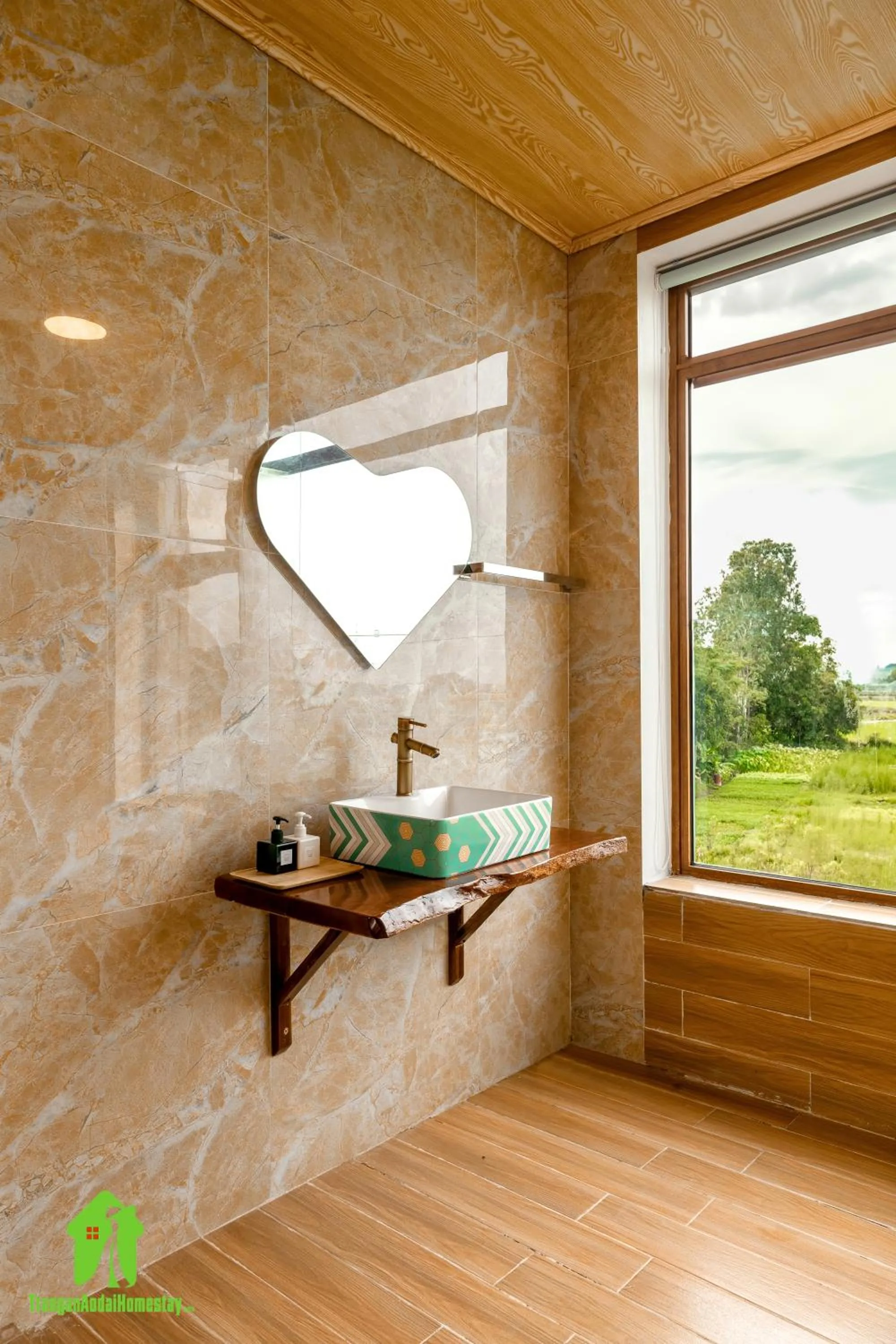 Shower in Trang An Ao Dai Homestay