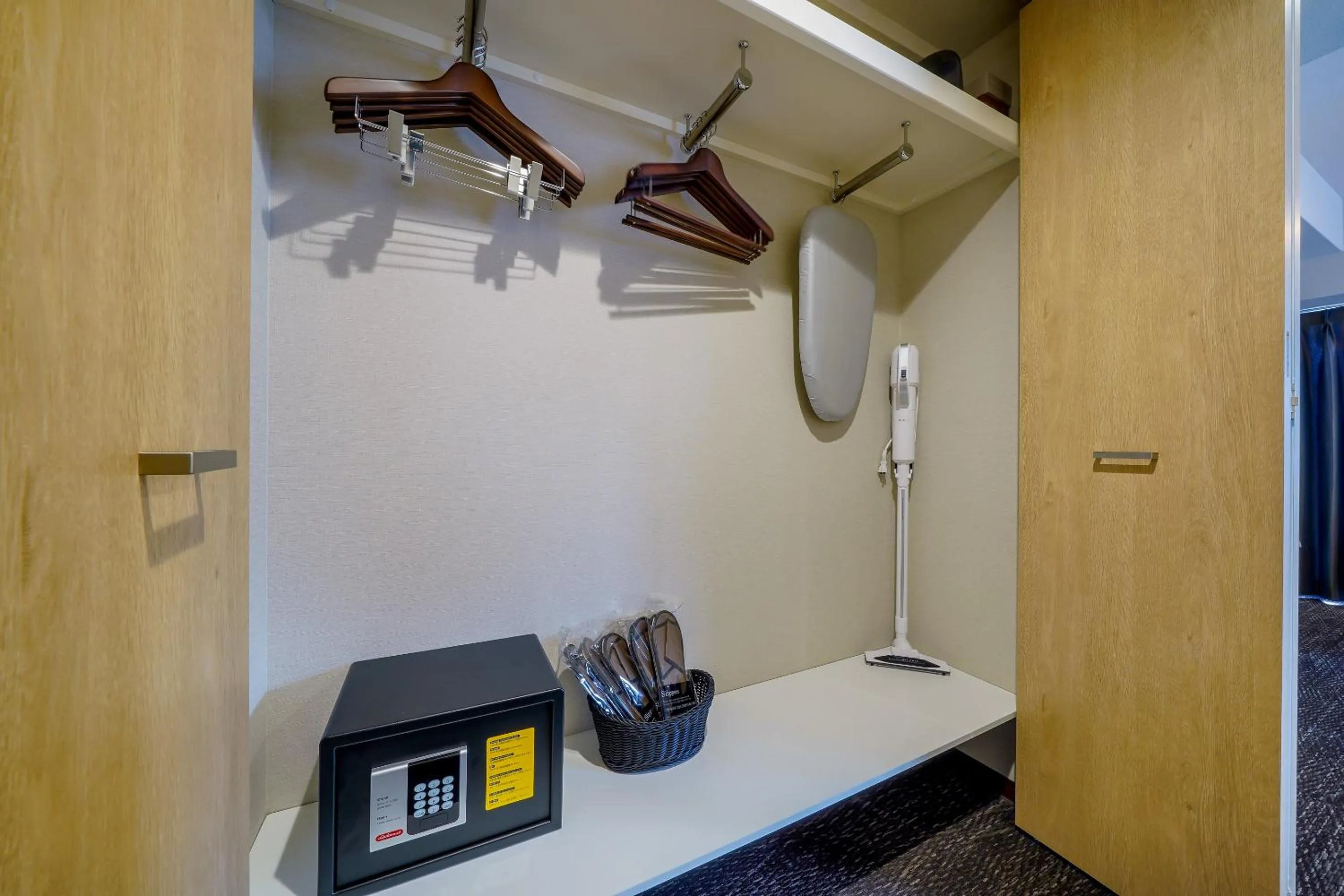 wardrobe in RESI STAY Heart