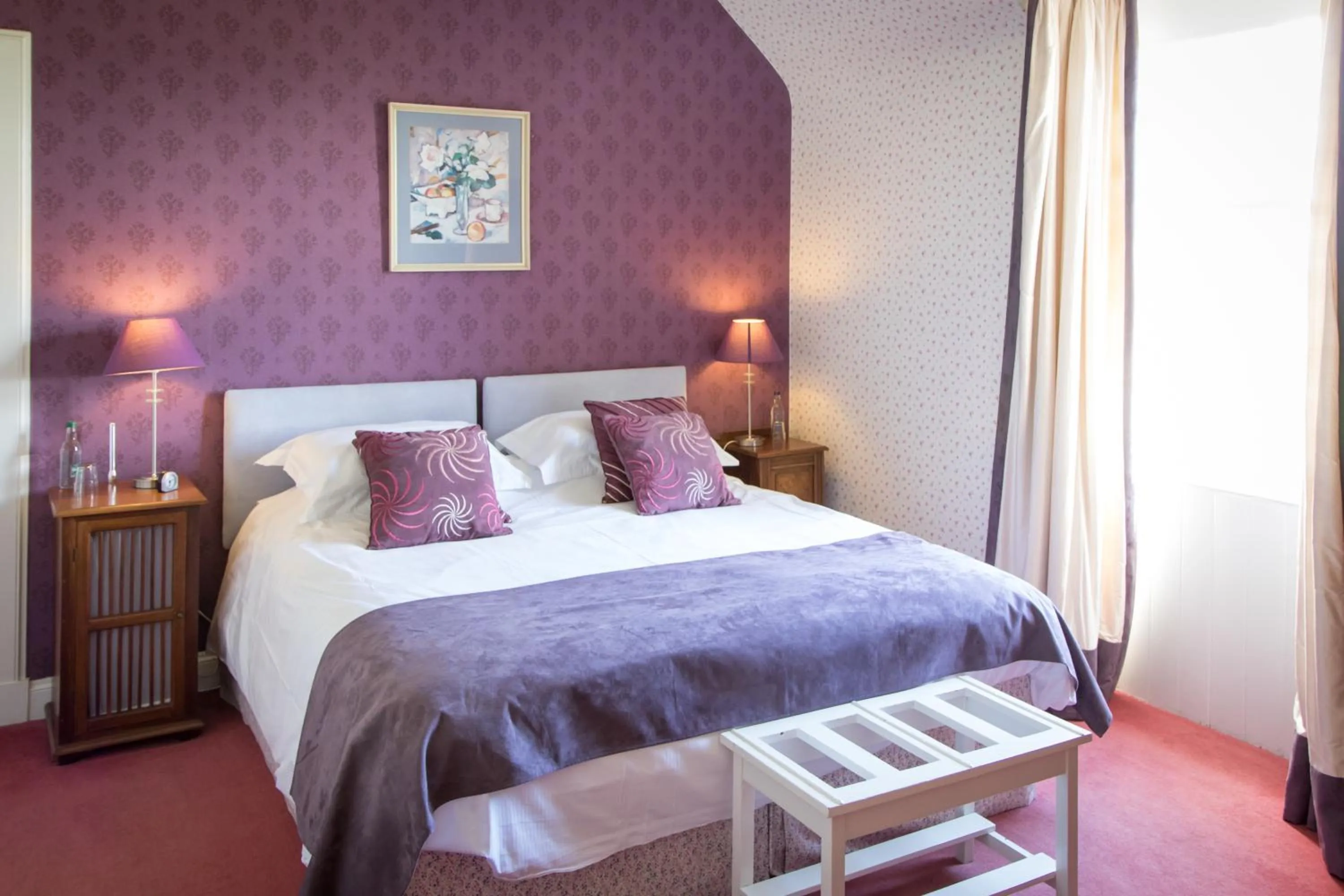 Bed in Whitehouse Country House