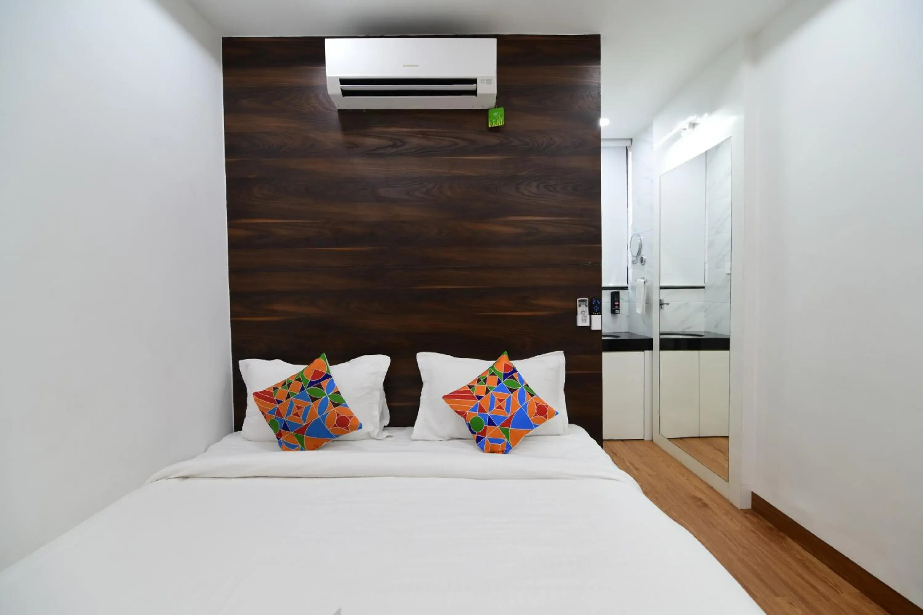 Deluxe Room in Hotel Om Stay Well Deluxe Room in Hotel Om Stay Well