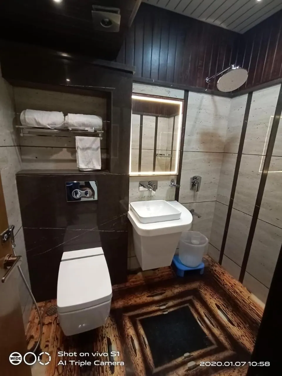 Toilet in Hotel Om Stay Well