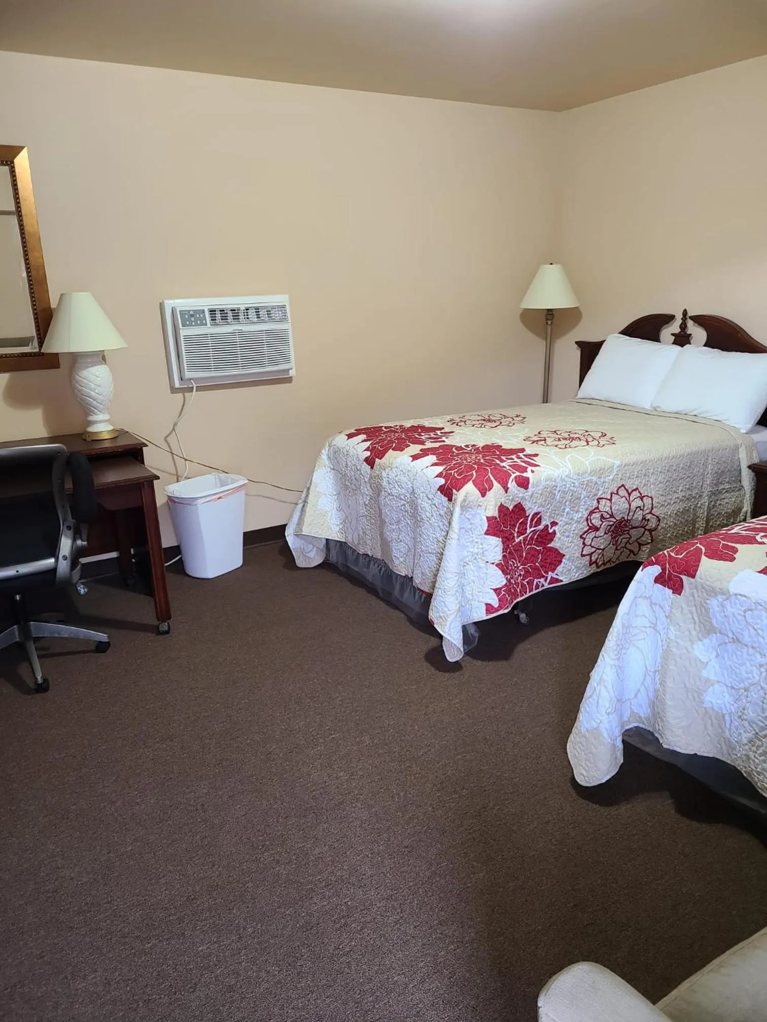 Bedroom, Bed in Clarysville Motel