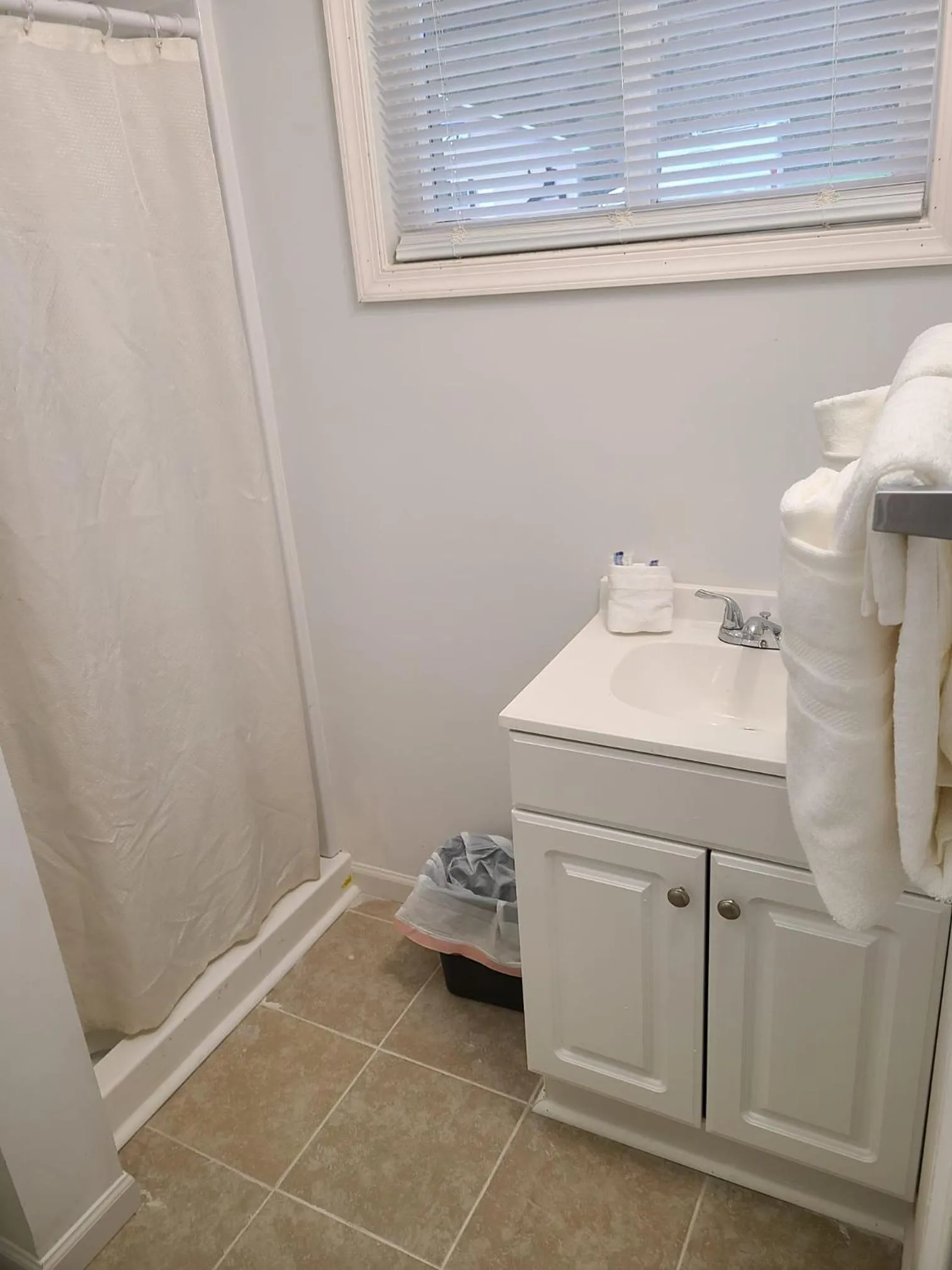 Bathroom in Clarysville Motel