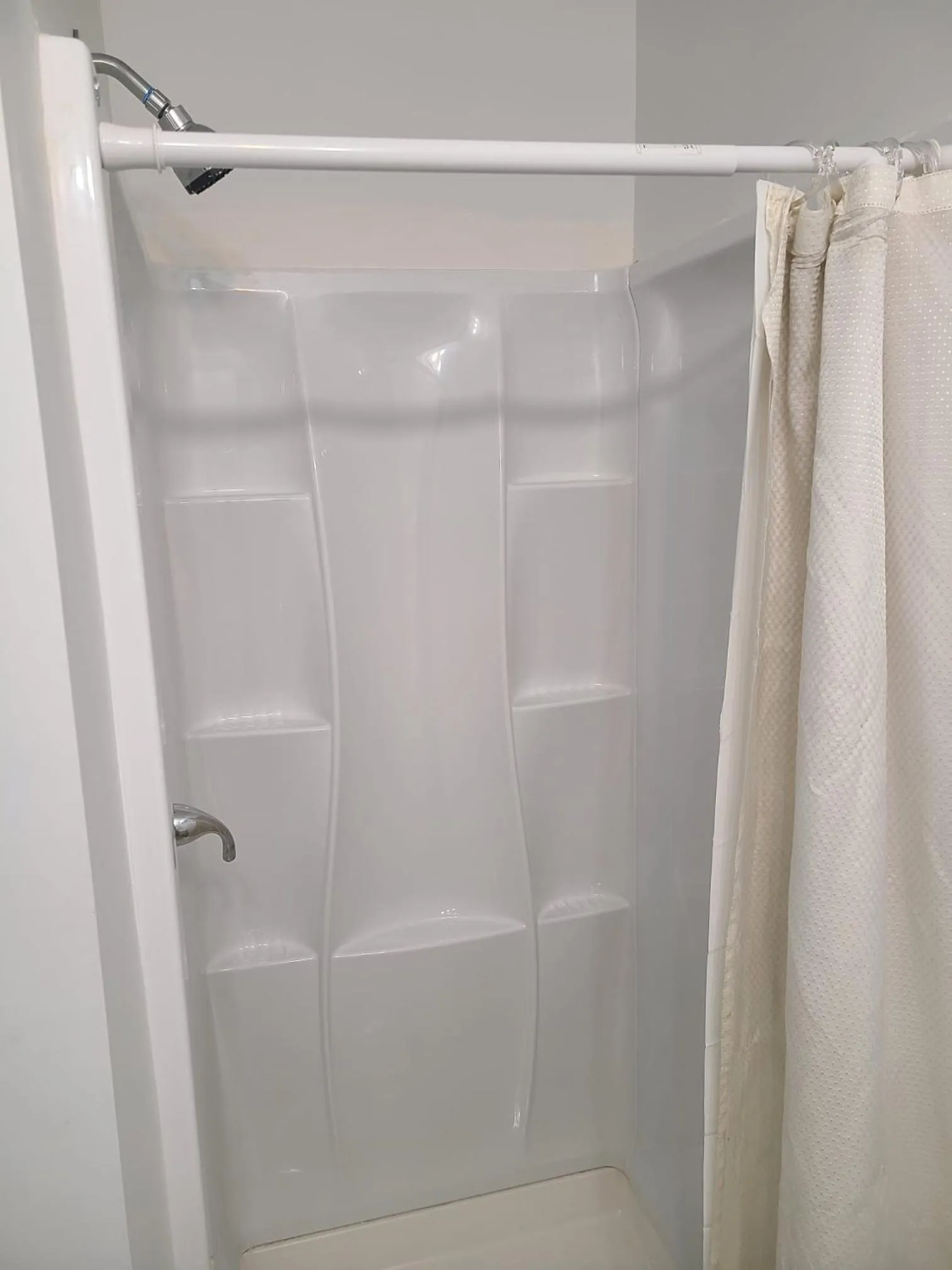 Bathroom in Clarysville Motel