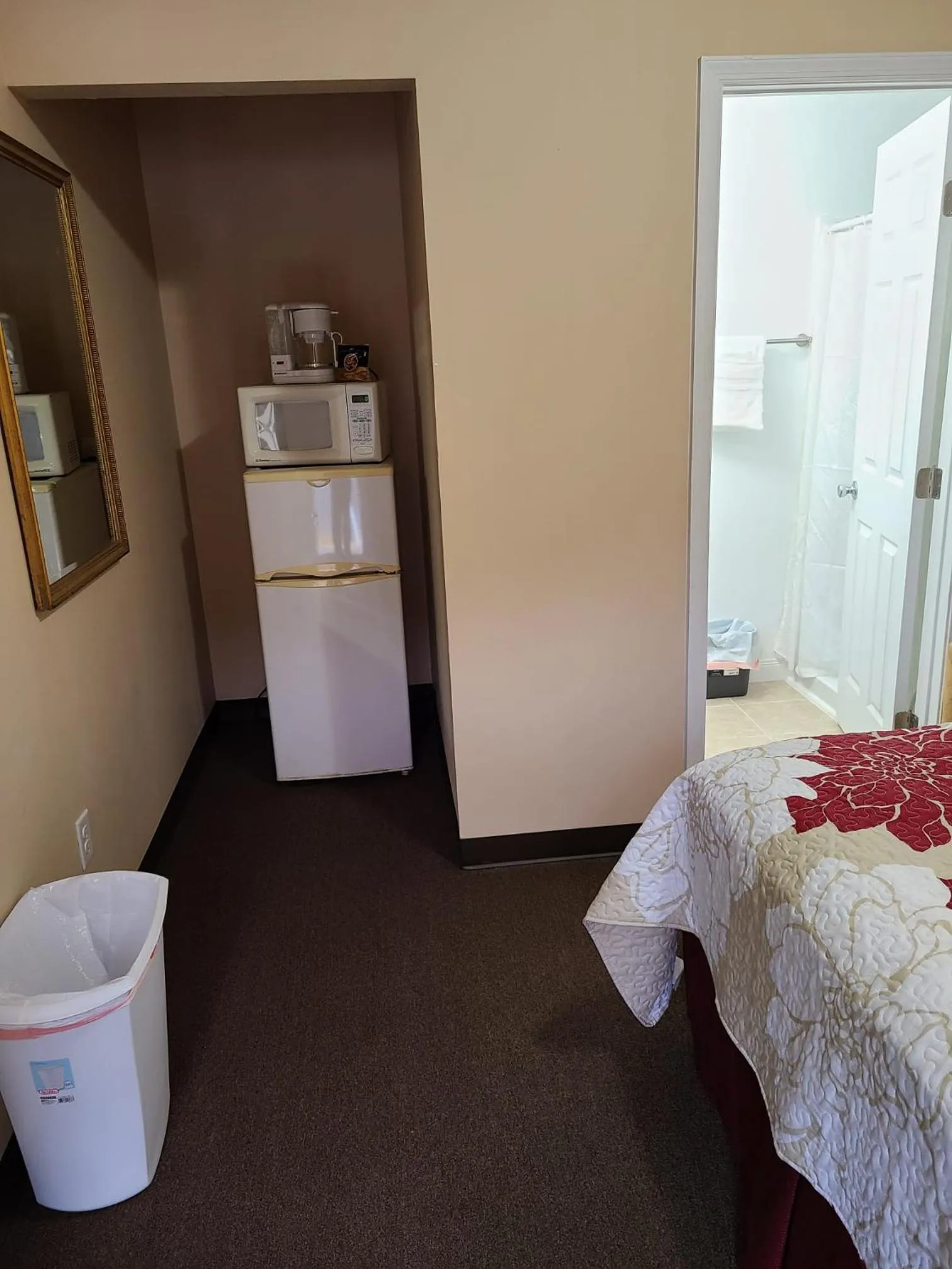 Bedroom, Bed in Clarysville Motel