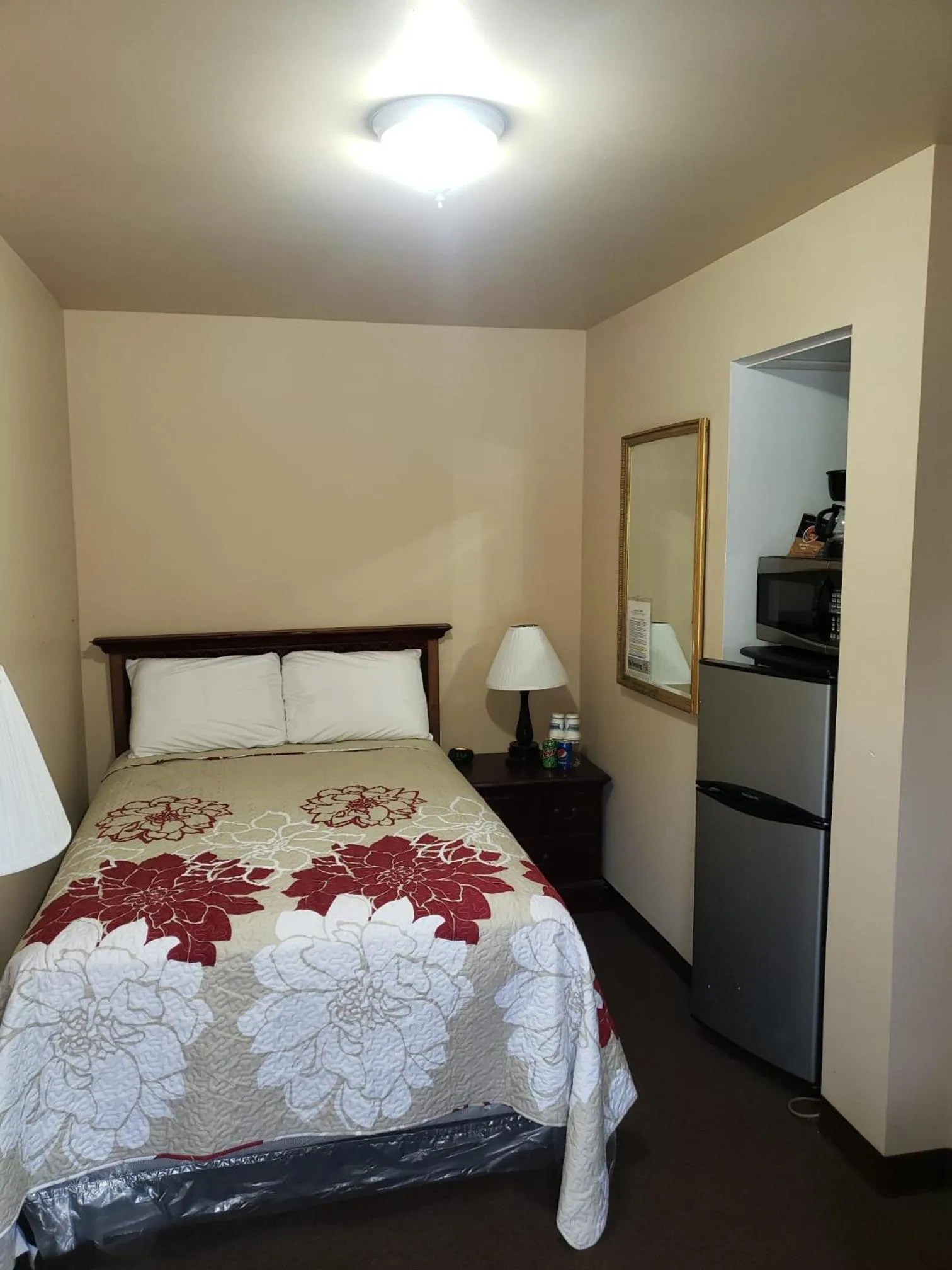 Bedroom, Bed in Clarysville Motel