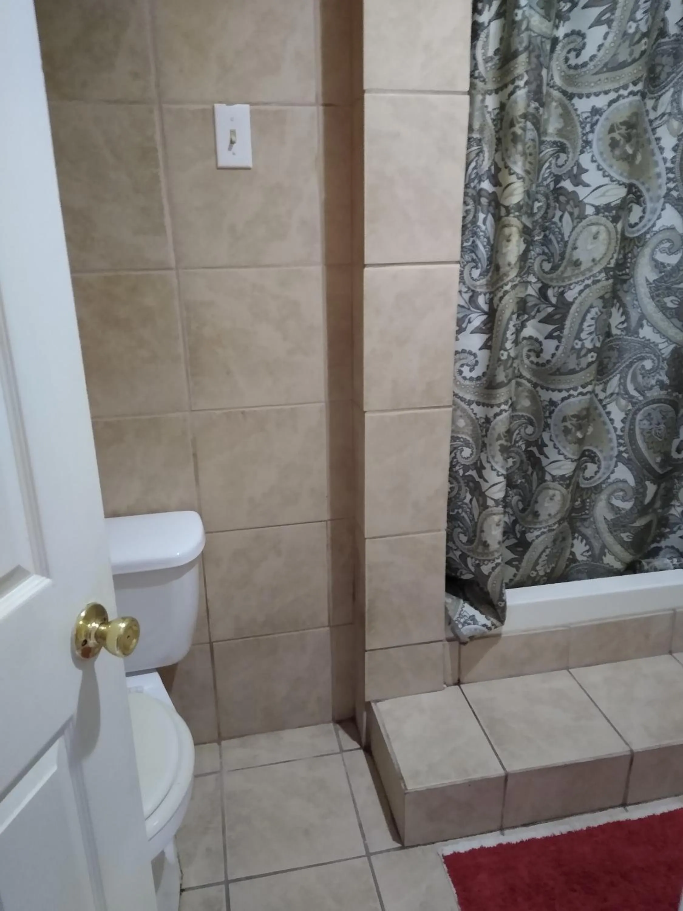 Bathroom in Clarysville Motel