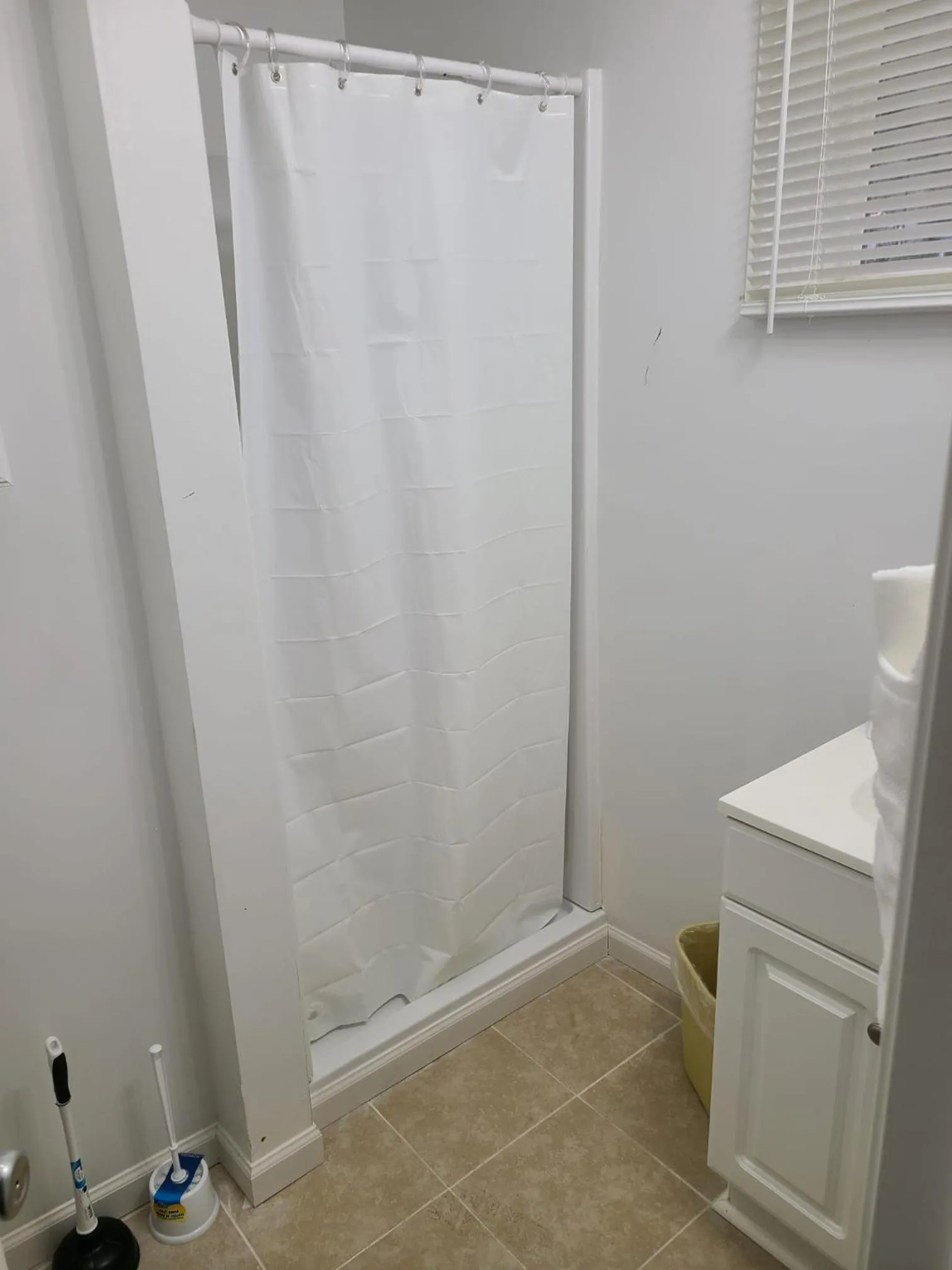 Bathroom in Clarysville Motel