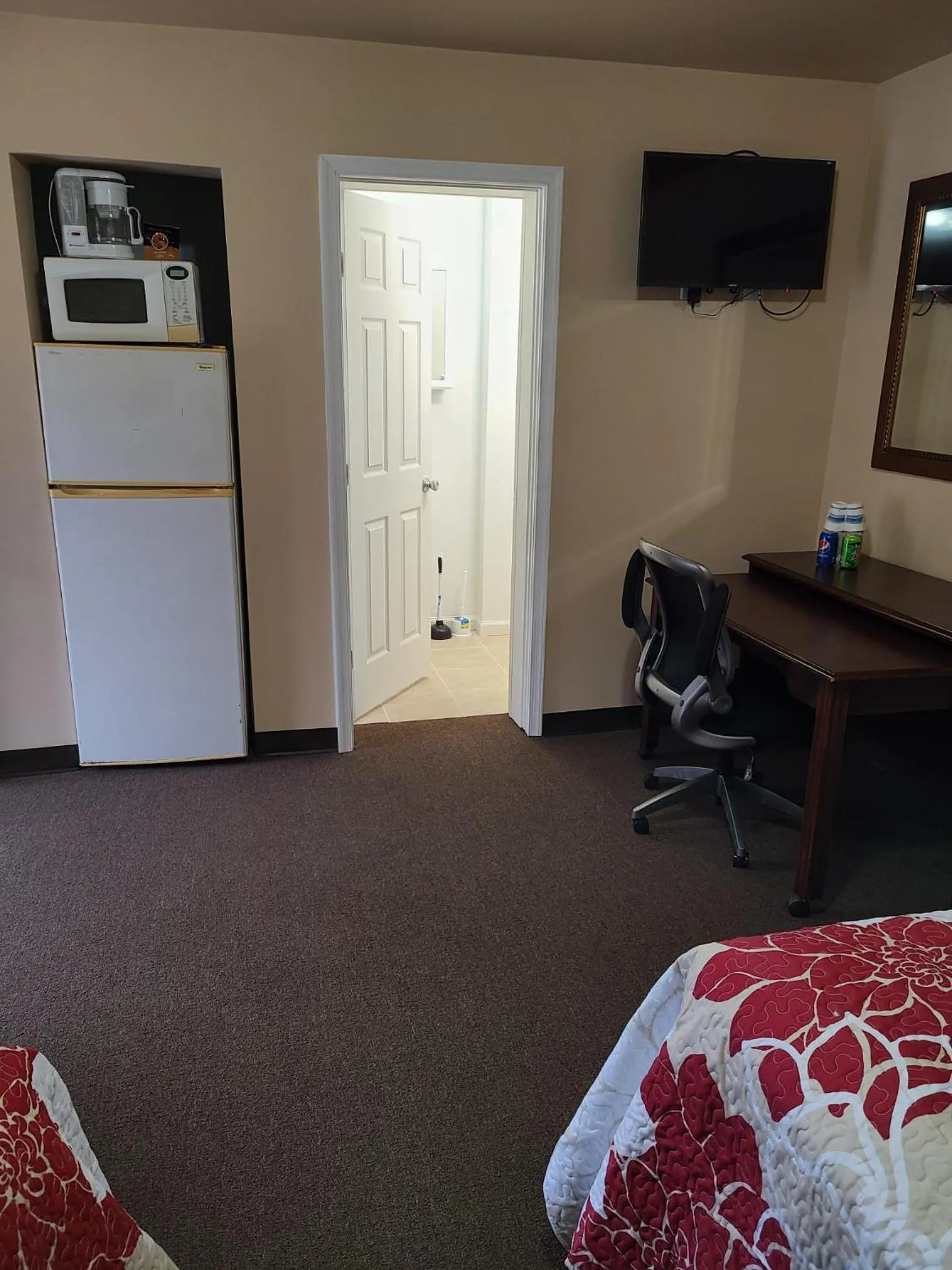 Bedroom, Bed in Clarysville Motel