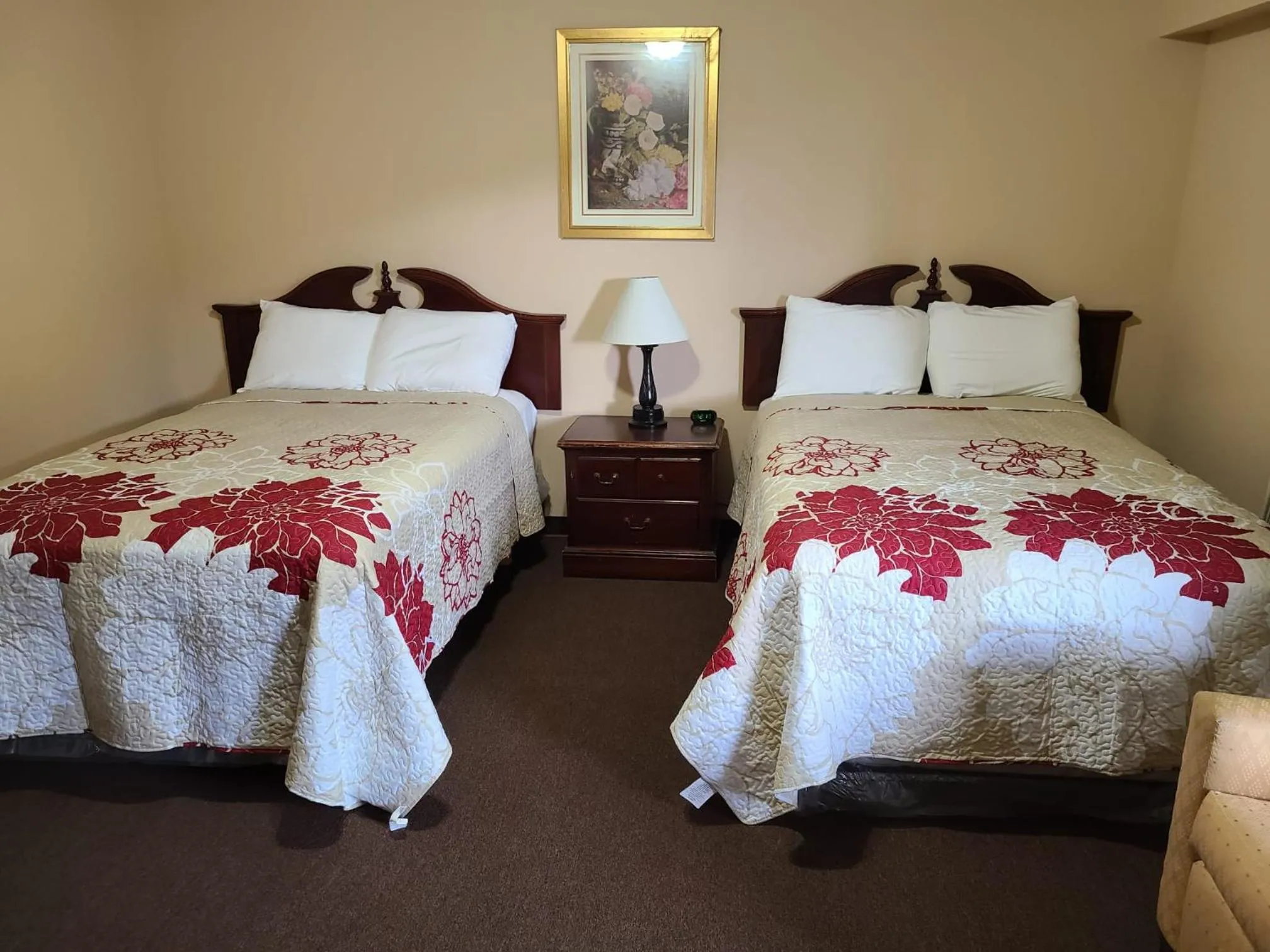 Bedroom, Bed in Clarysville Motel