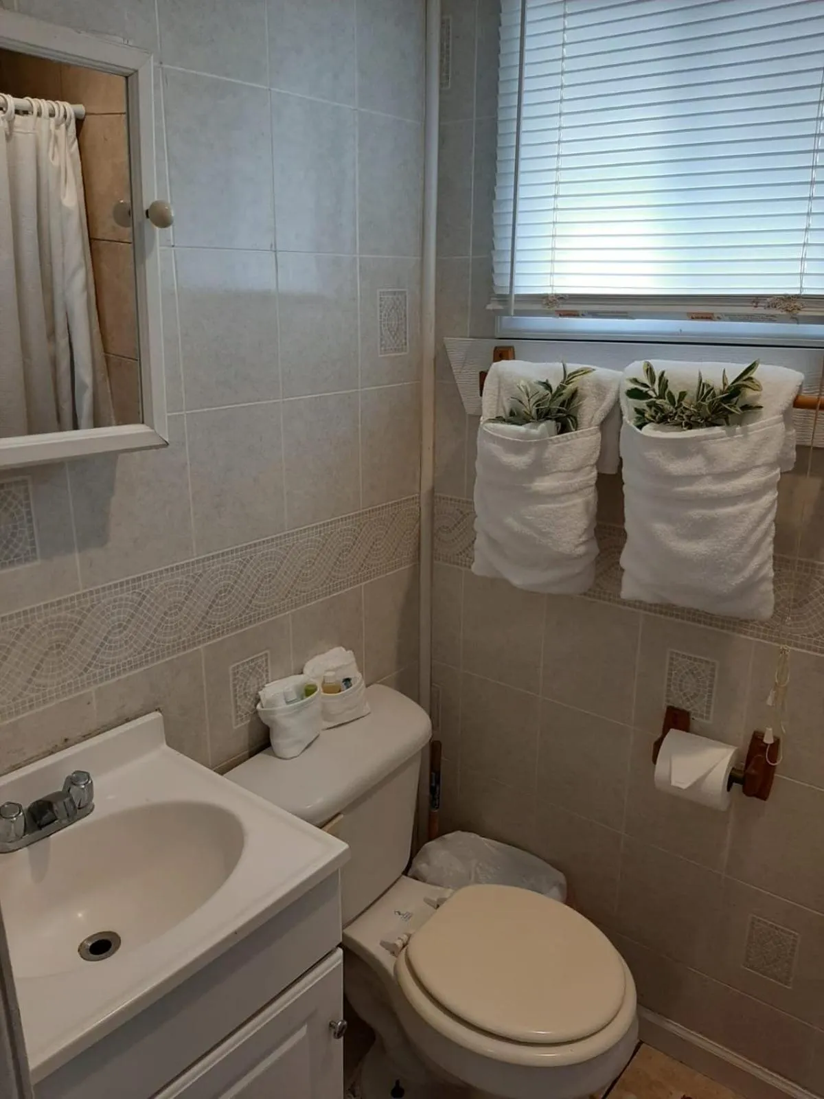 Bathroom in Clarysville Motel