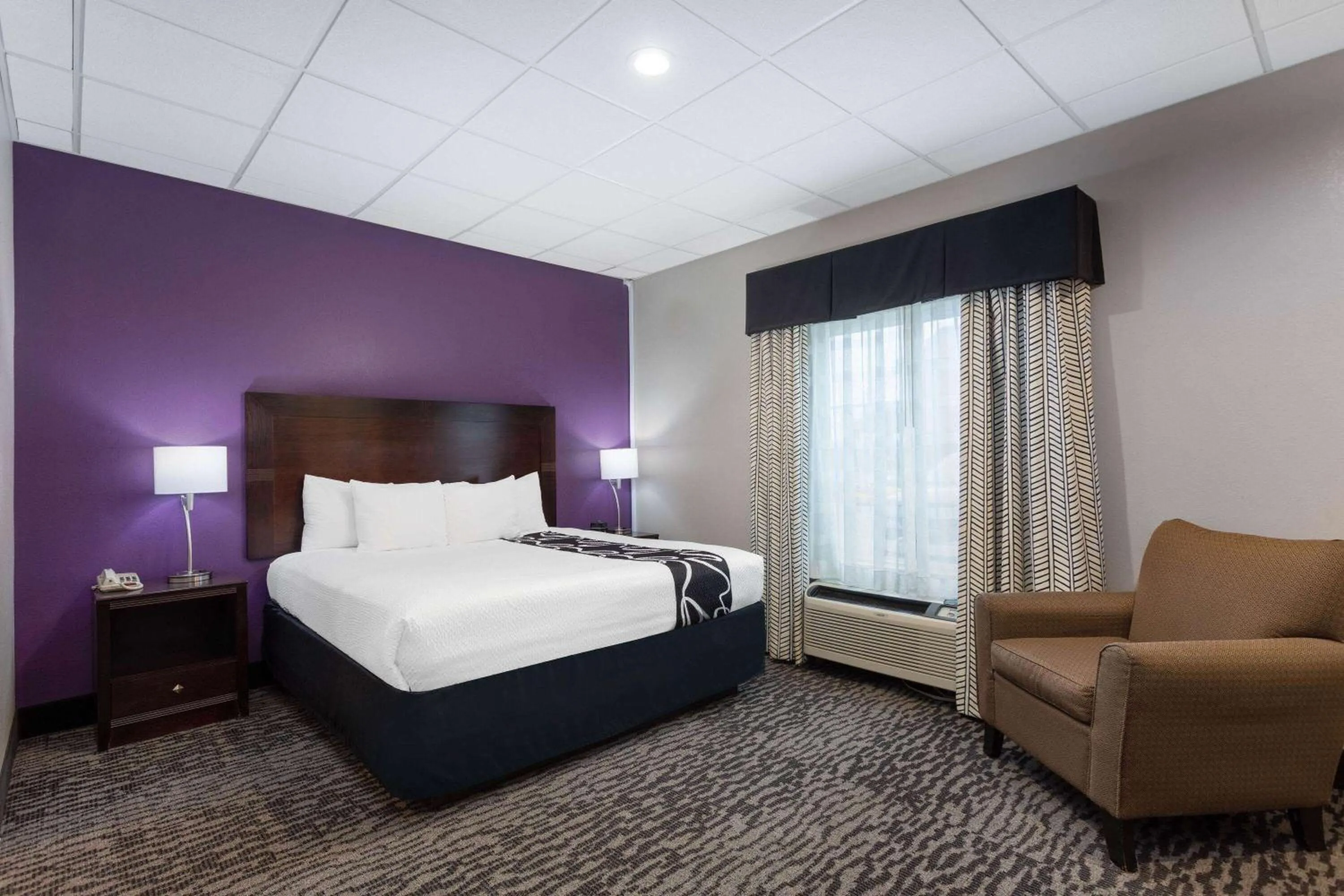 Photo of the whole room, Bed in La Quinta by Wyndham Huntsville Airport Madison