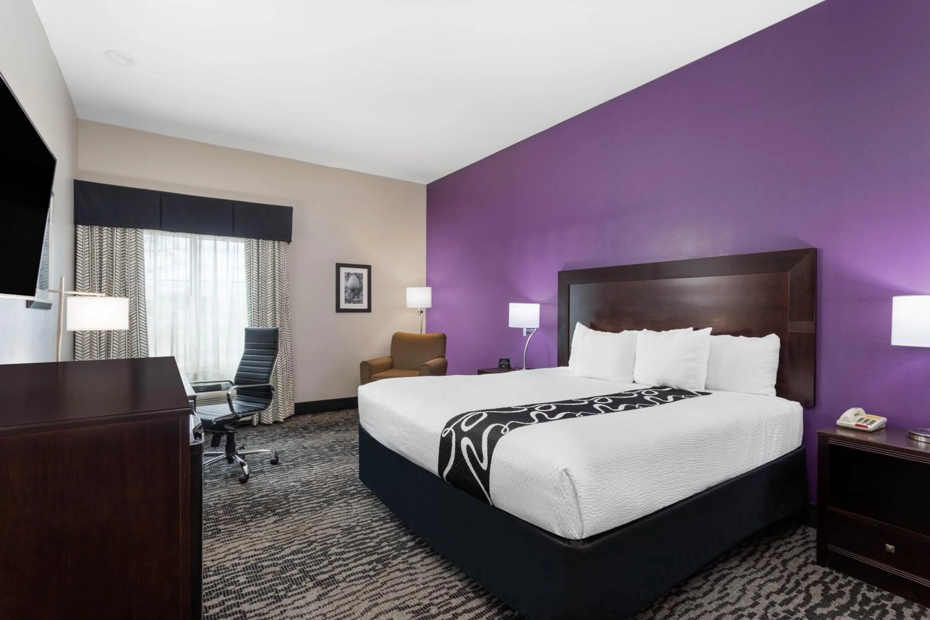Photo of the whole room, Bed in La Quinta by Wyndham Huntsville Airport Madison