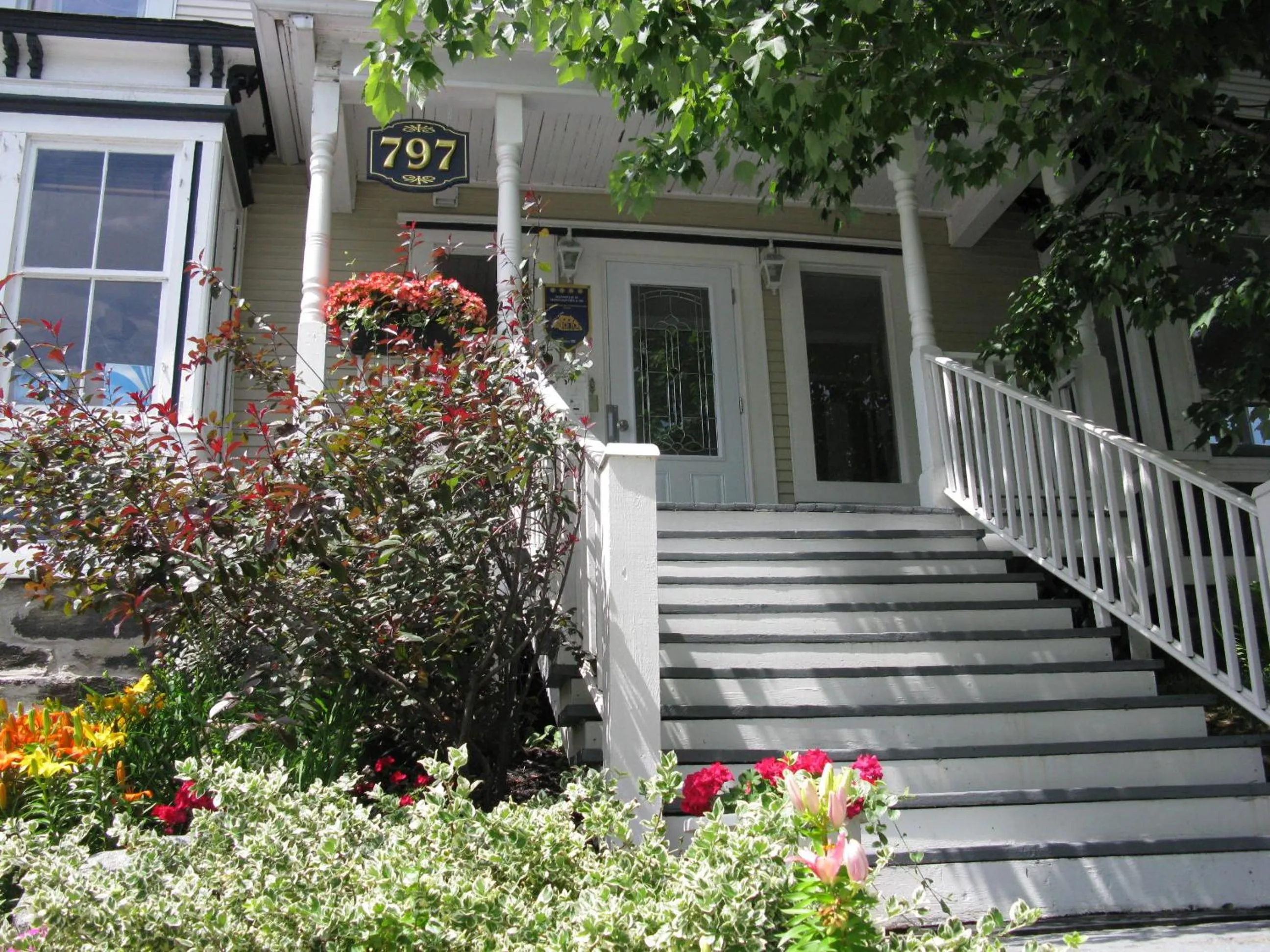 Facade/entrance in Auberge Marquis de Montcalm