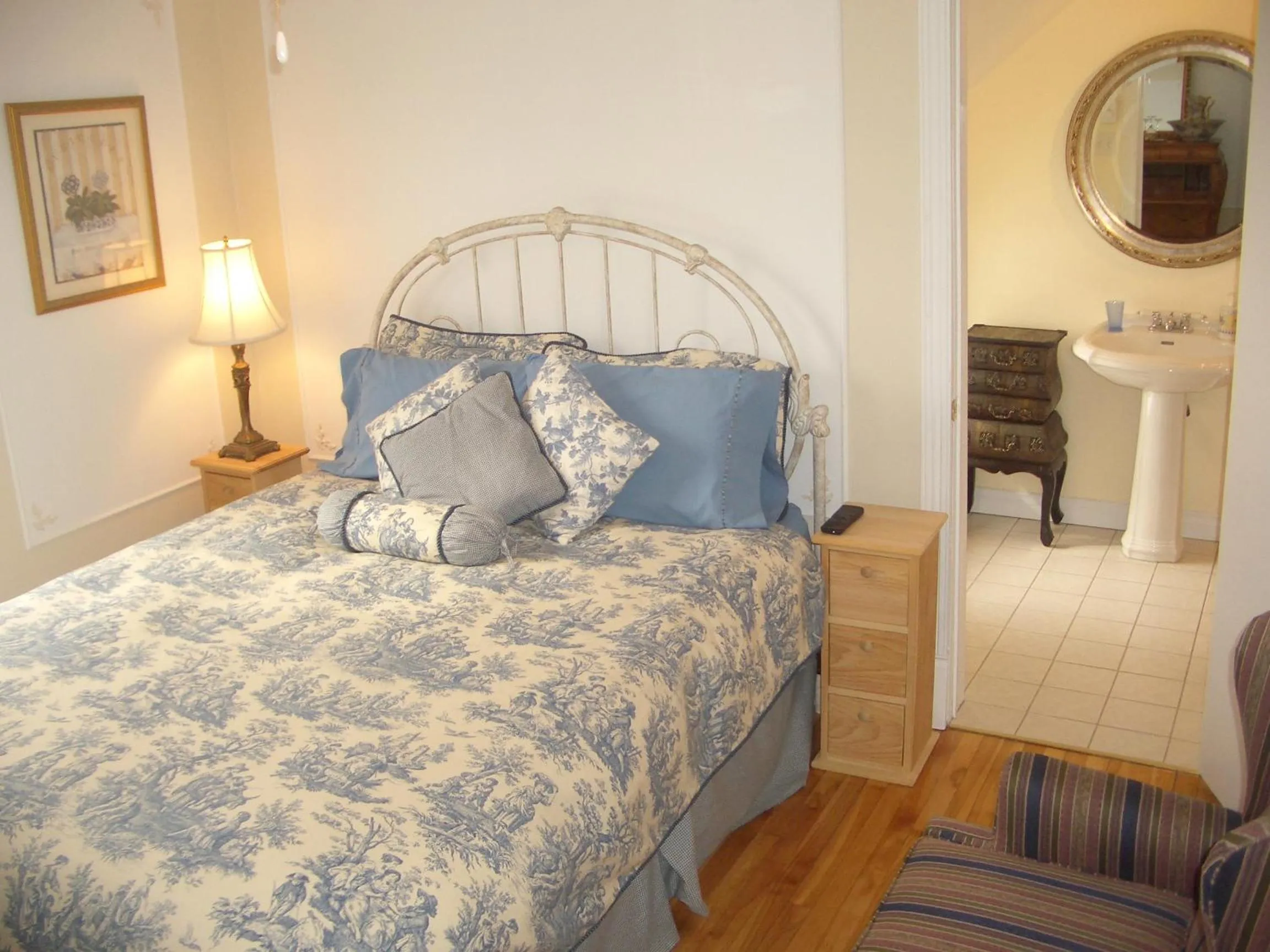 Bed in Auberge Marquis de Montcalm