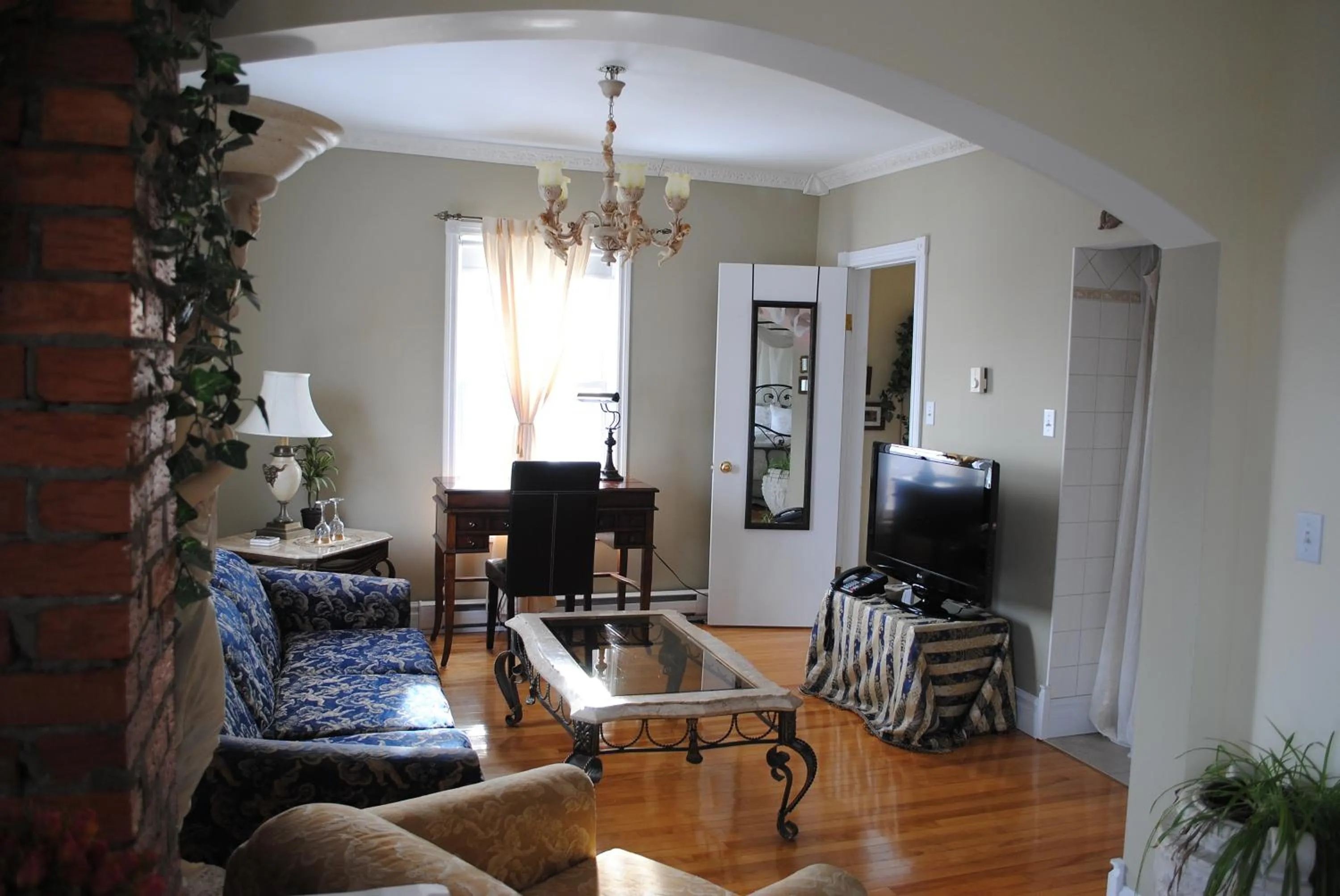 TV and multimedia in Auberge Marquis de Montcalm