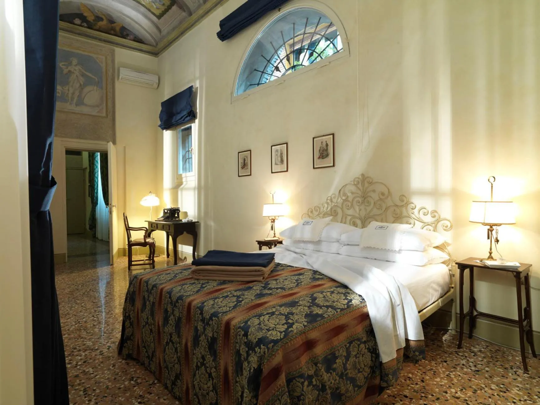 Bed in Antica Casa Zucchini B&B