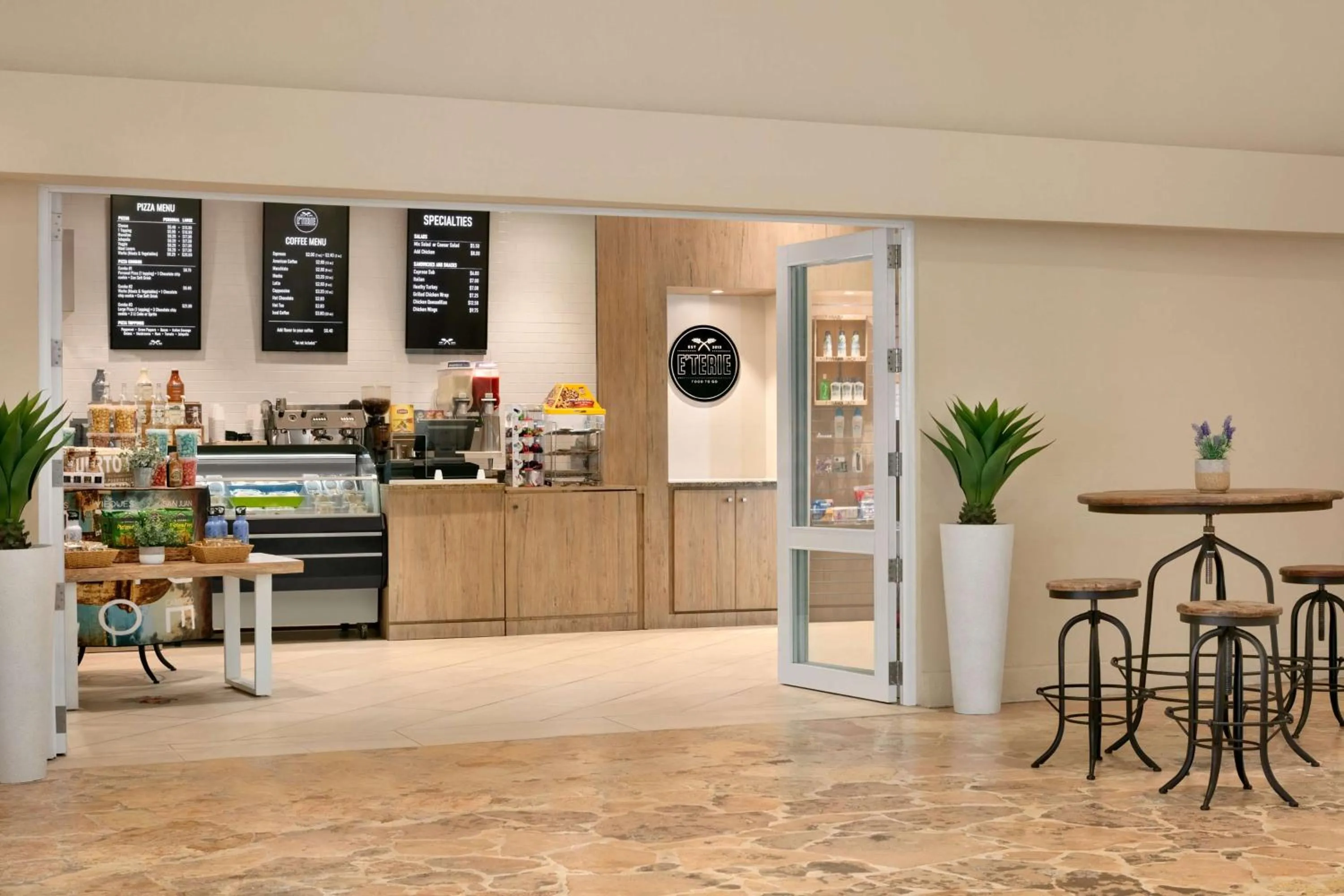 Dining area in Embassy Suites by Hilton San Juan - Hotel & Casino