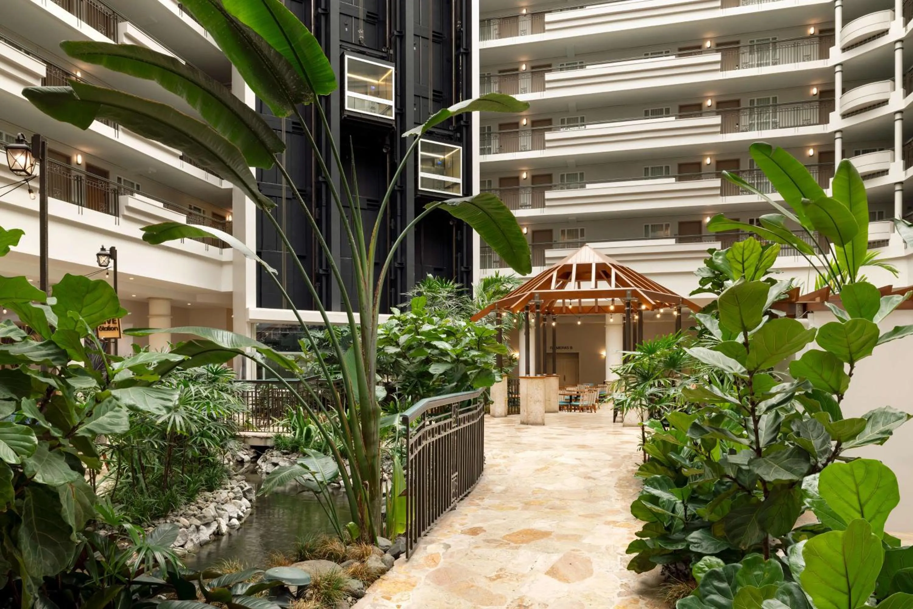 Lobby or reception in Embassy Suites by Hilton San Juan - Hotel & Casino