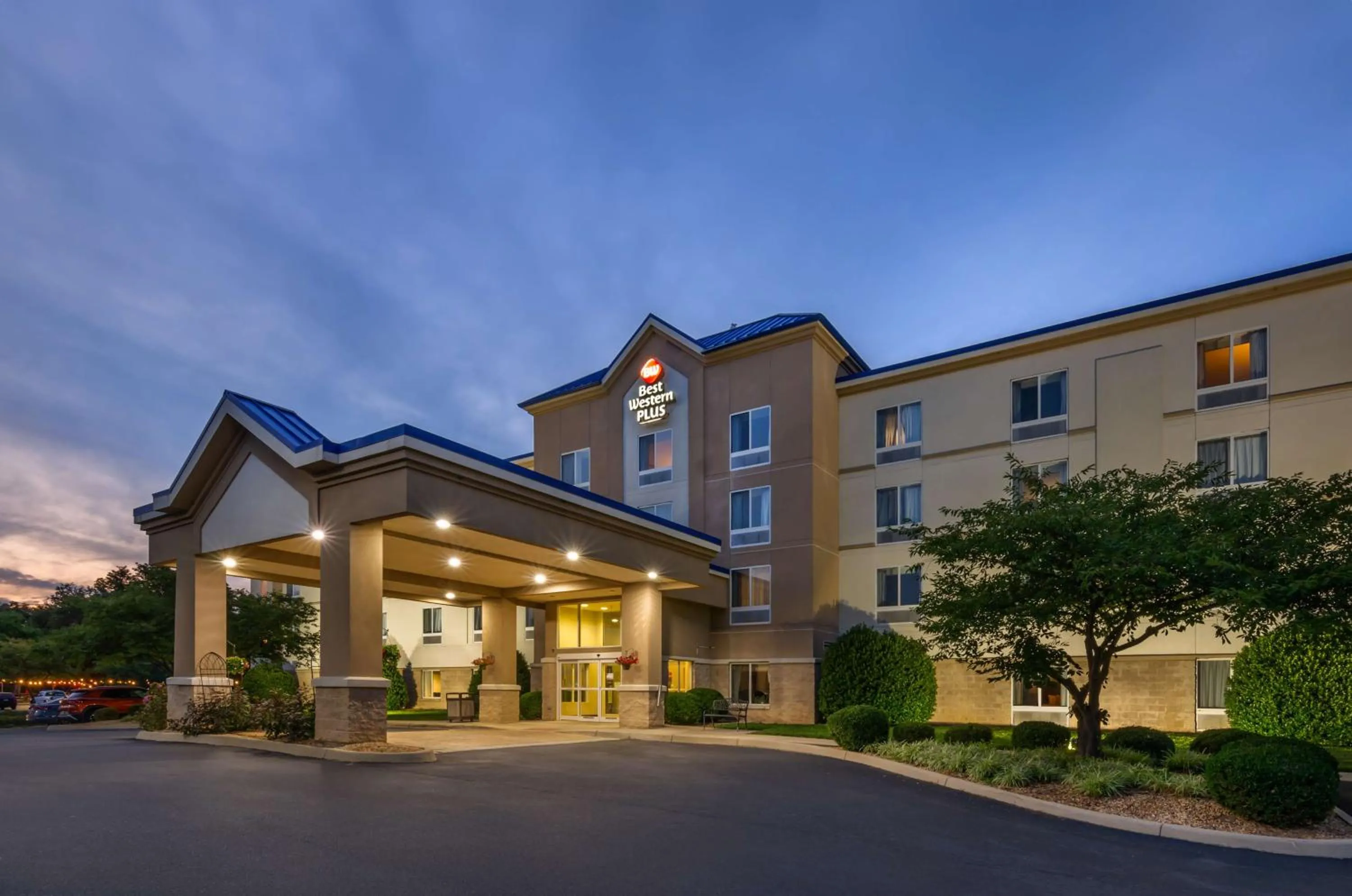Property building in Best Western Plus Waynesboro