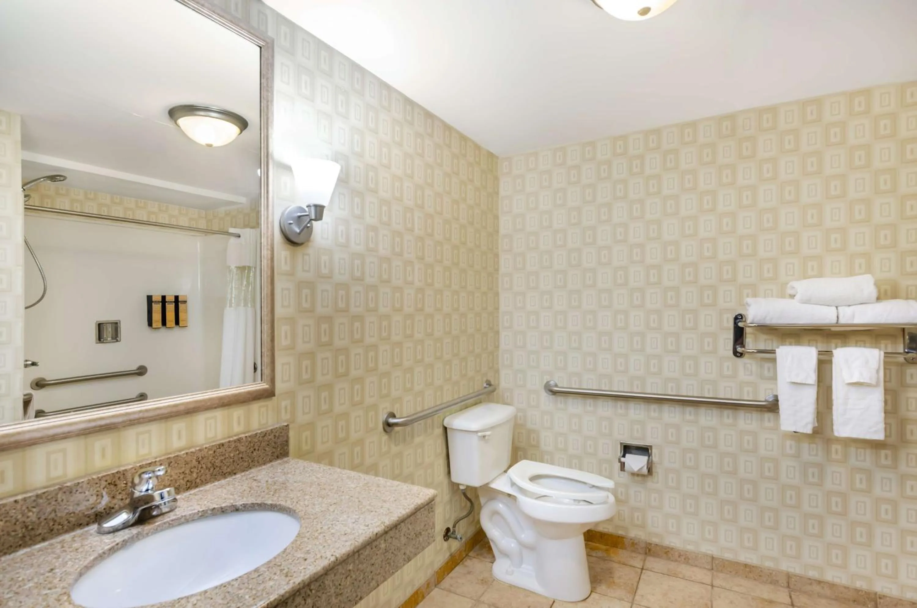 Bathroom in Best Western Plus Waynesboro