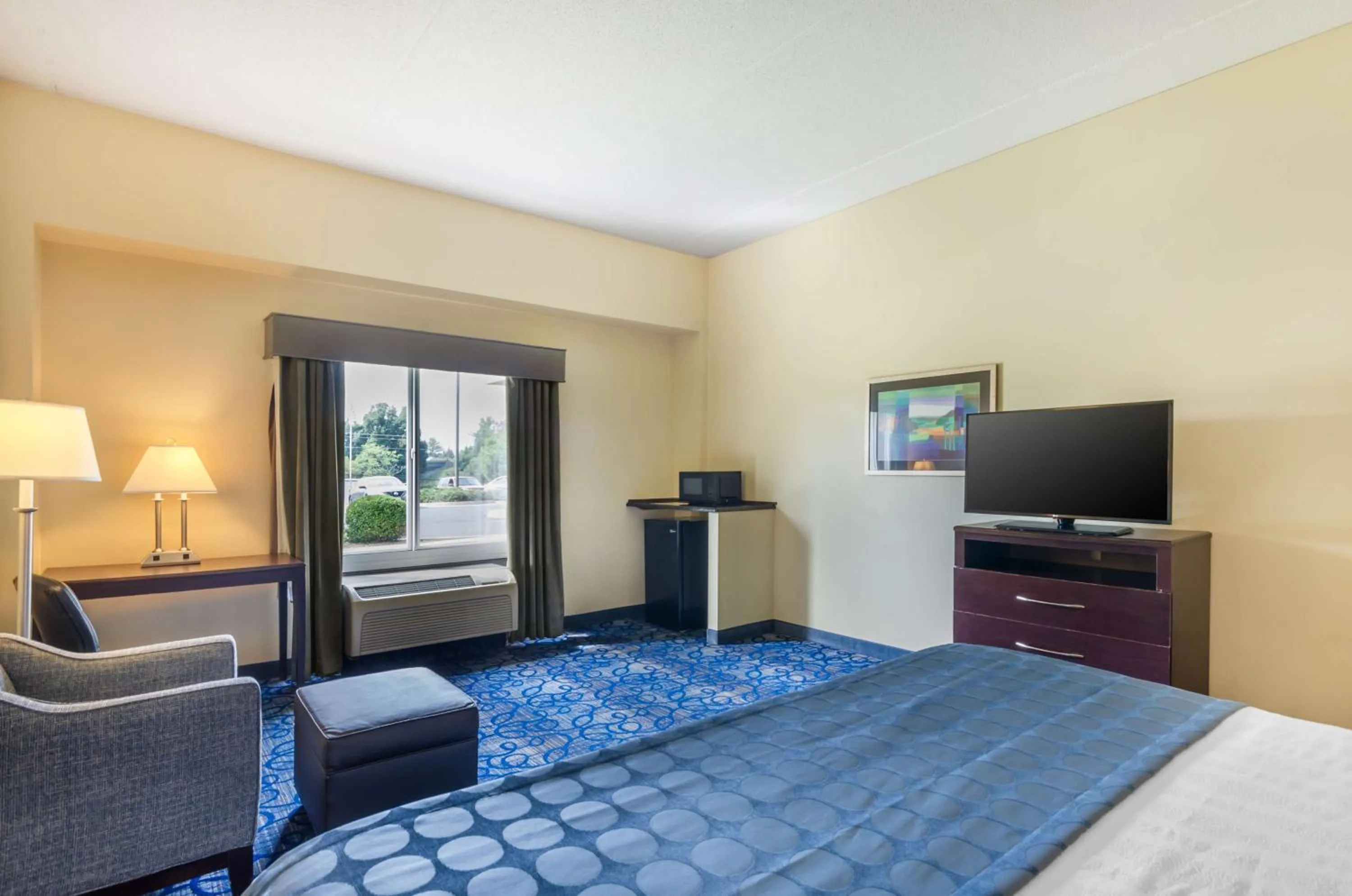 Bedroom, Bed in Best Western Plus Waynesboro
