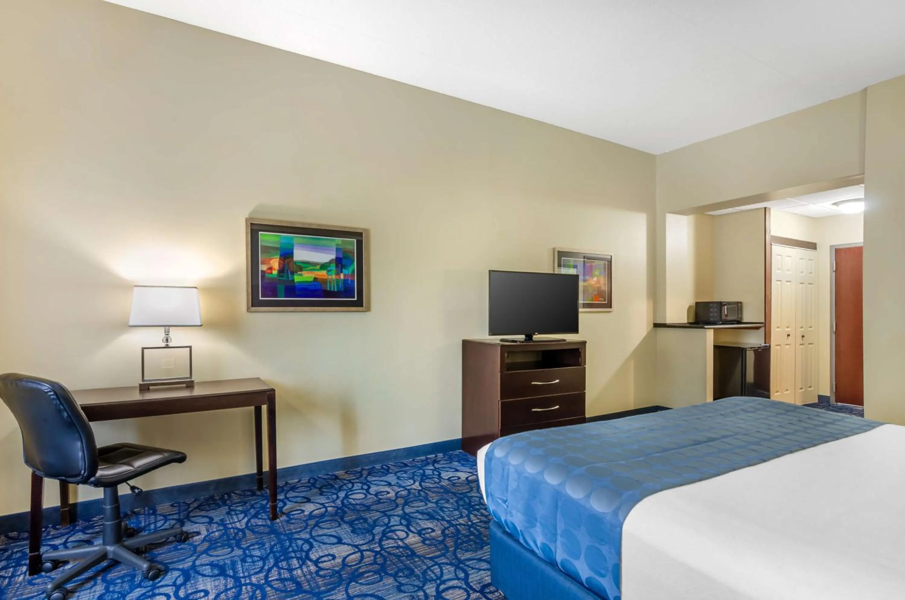 Bedroom, Bed in Best Western Plus Waynesboro