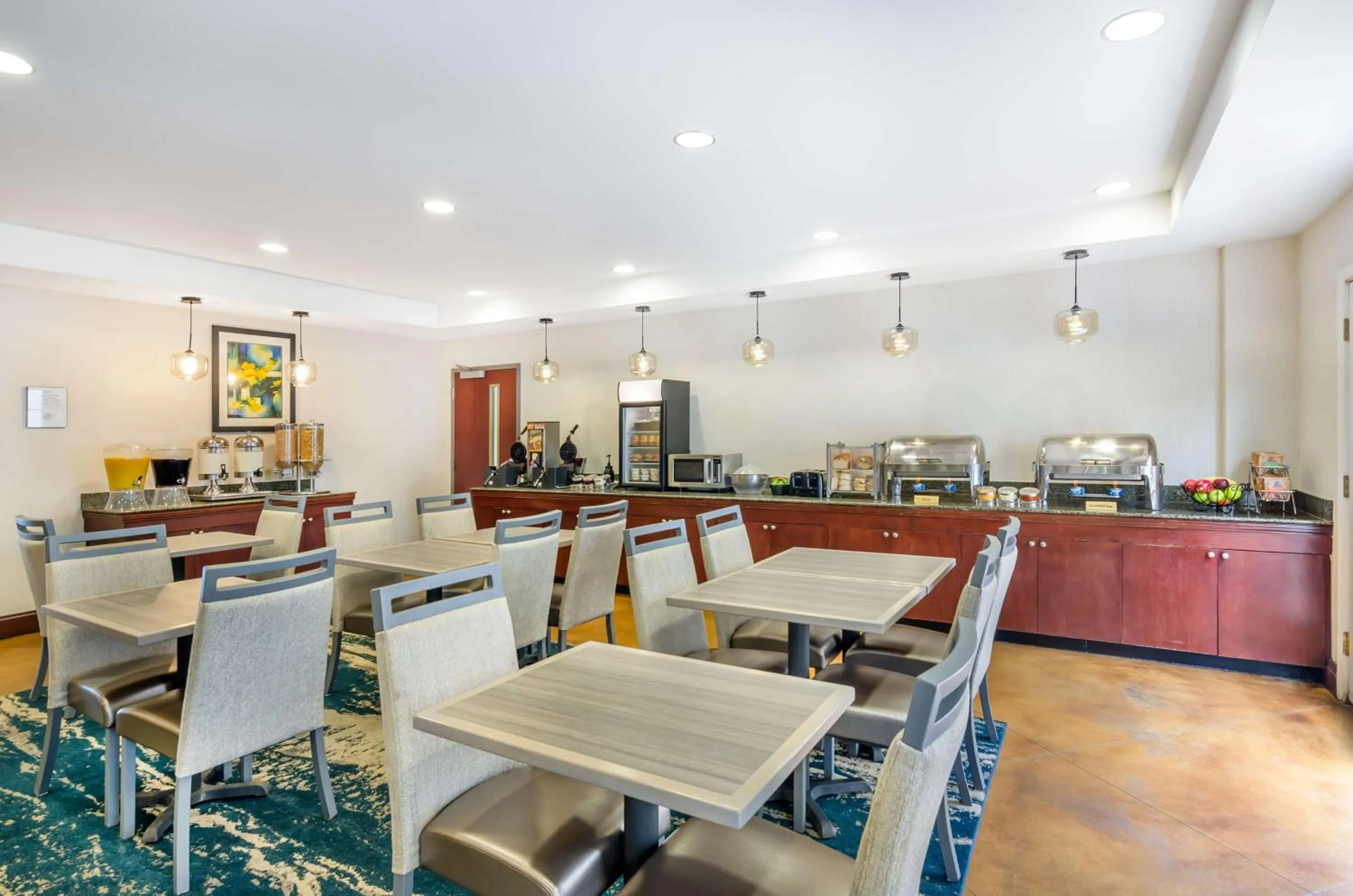 Breakfast in Best Western Plus Waynesboro