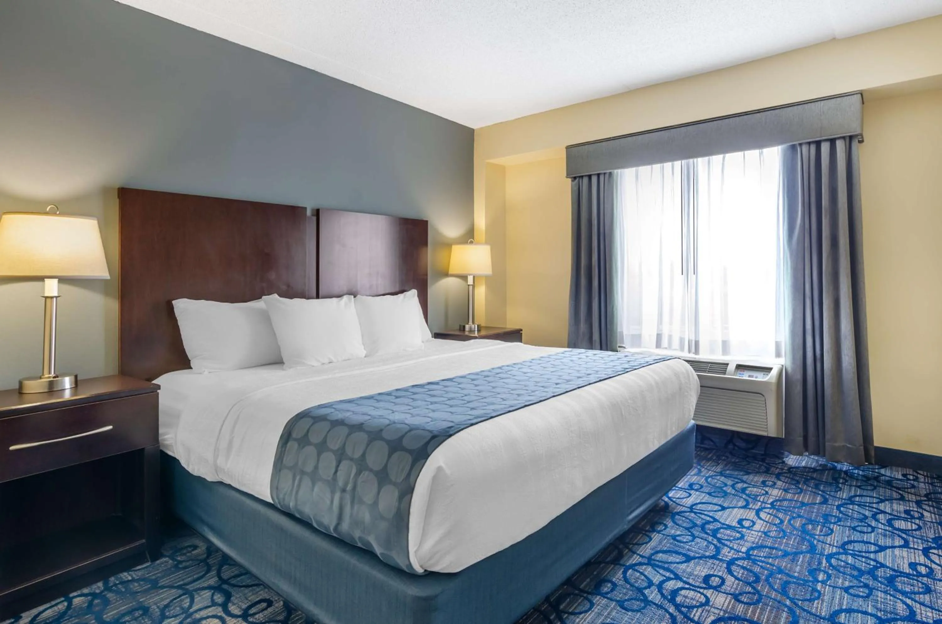 Bedroom, Bed in Best Western Plus Waynesboro