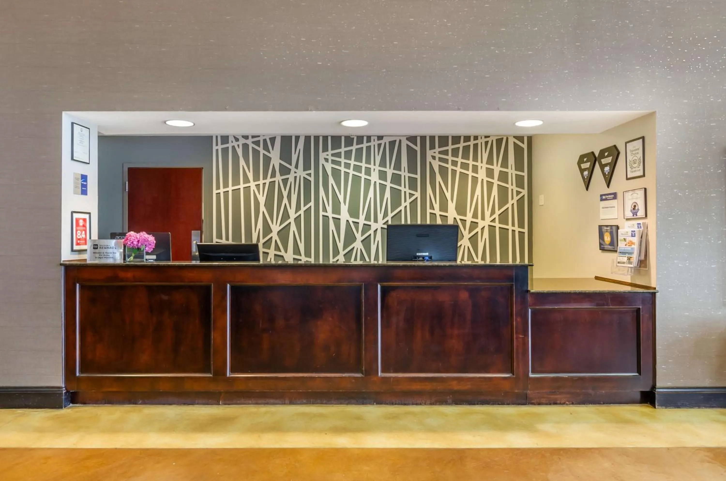 Lobby or reception in Best Western Plus Waynesboro