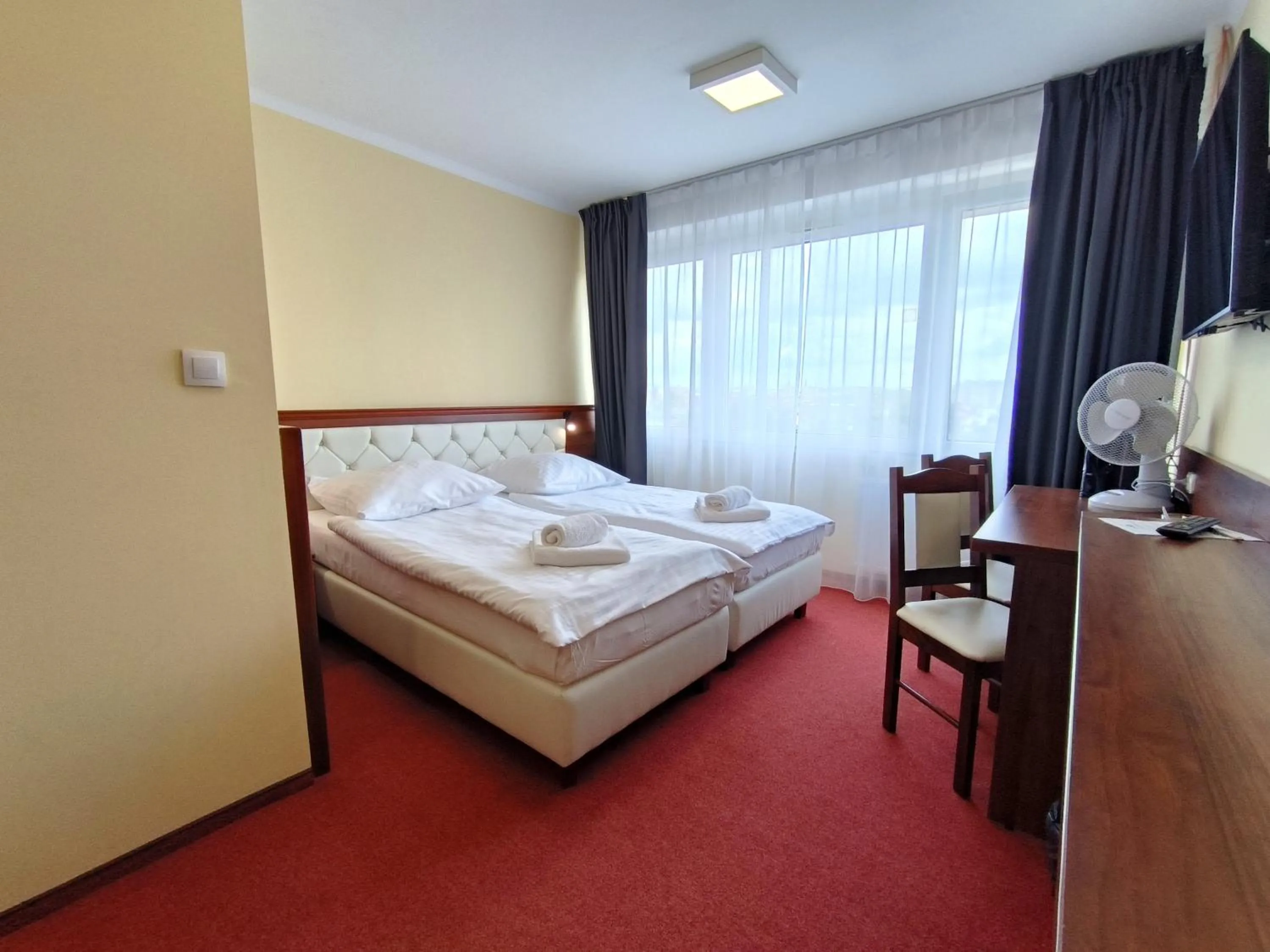 Photo of the whole room, Bed in Hotel SiLL